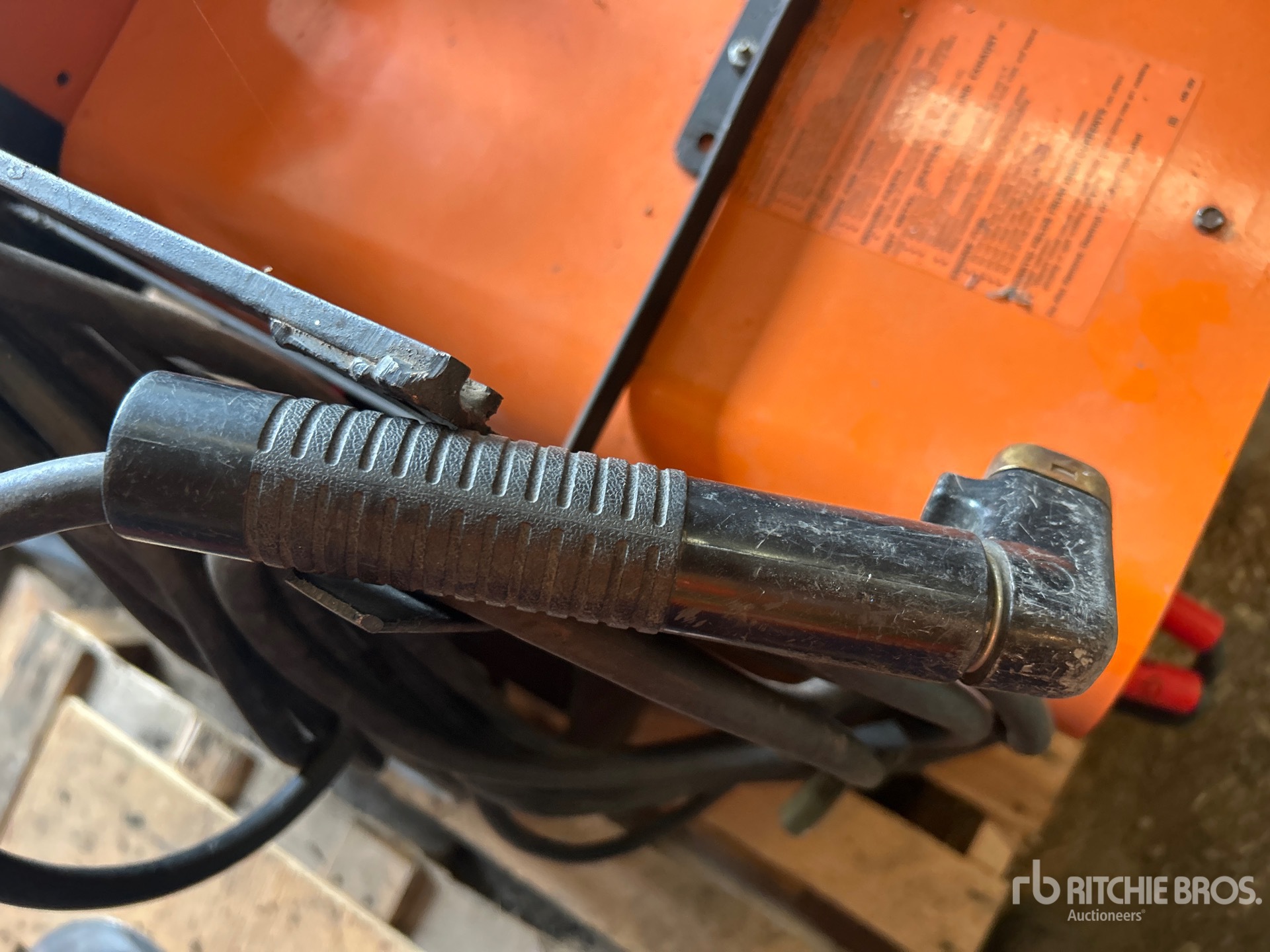 Acklands SKID-MOUNTED ARC WELDING
