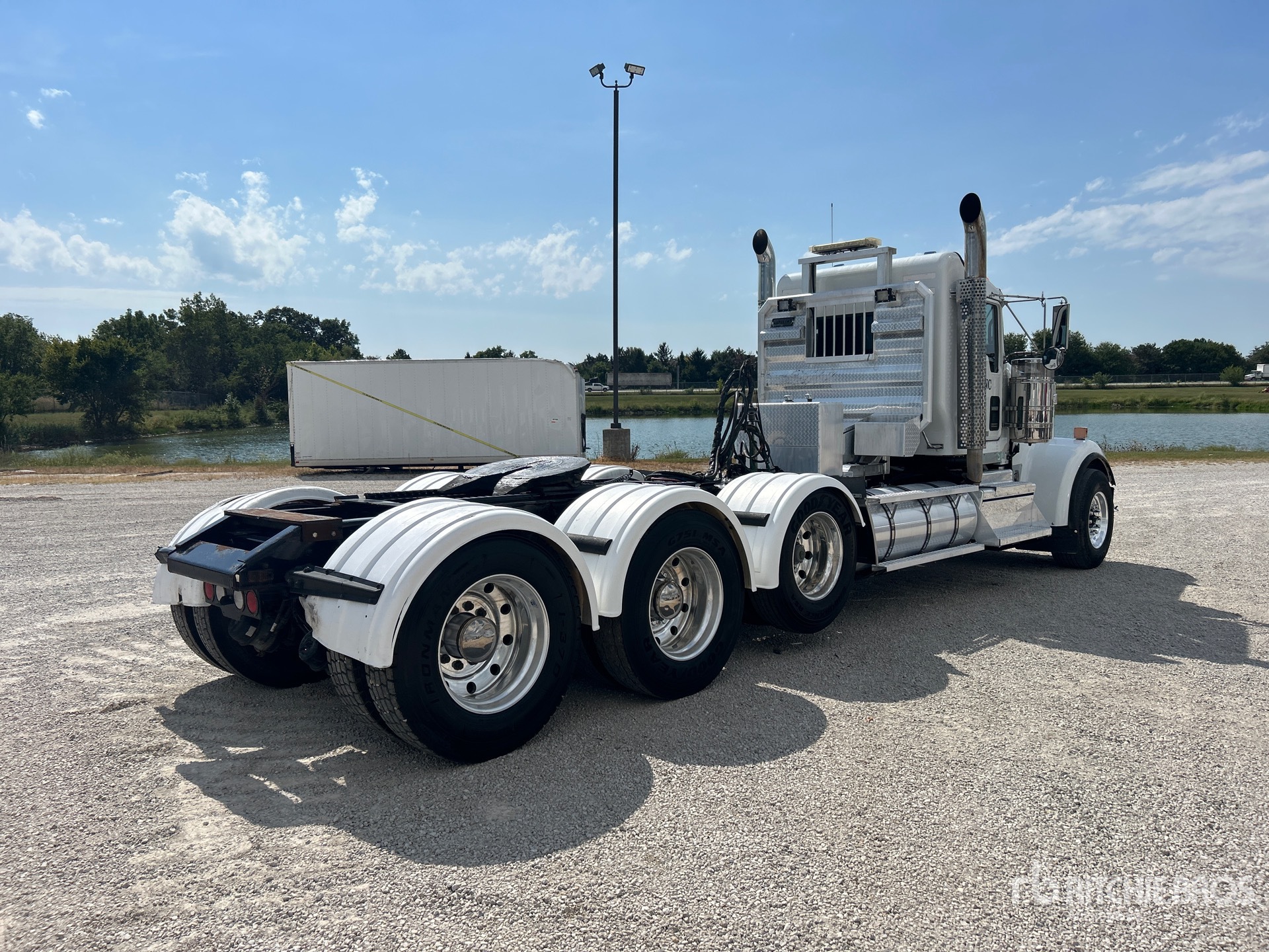 2019 Kenworth W900