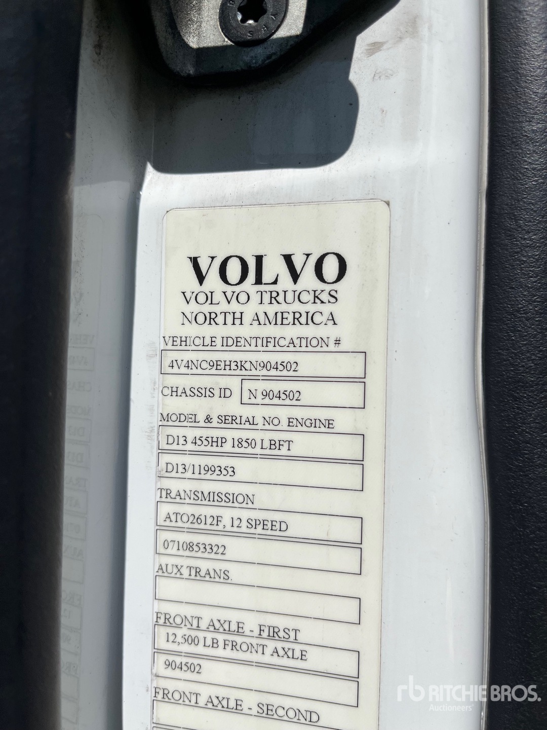 2019 Volvo VNL740