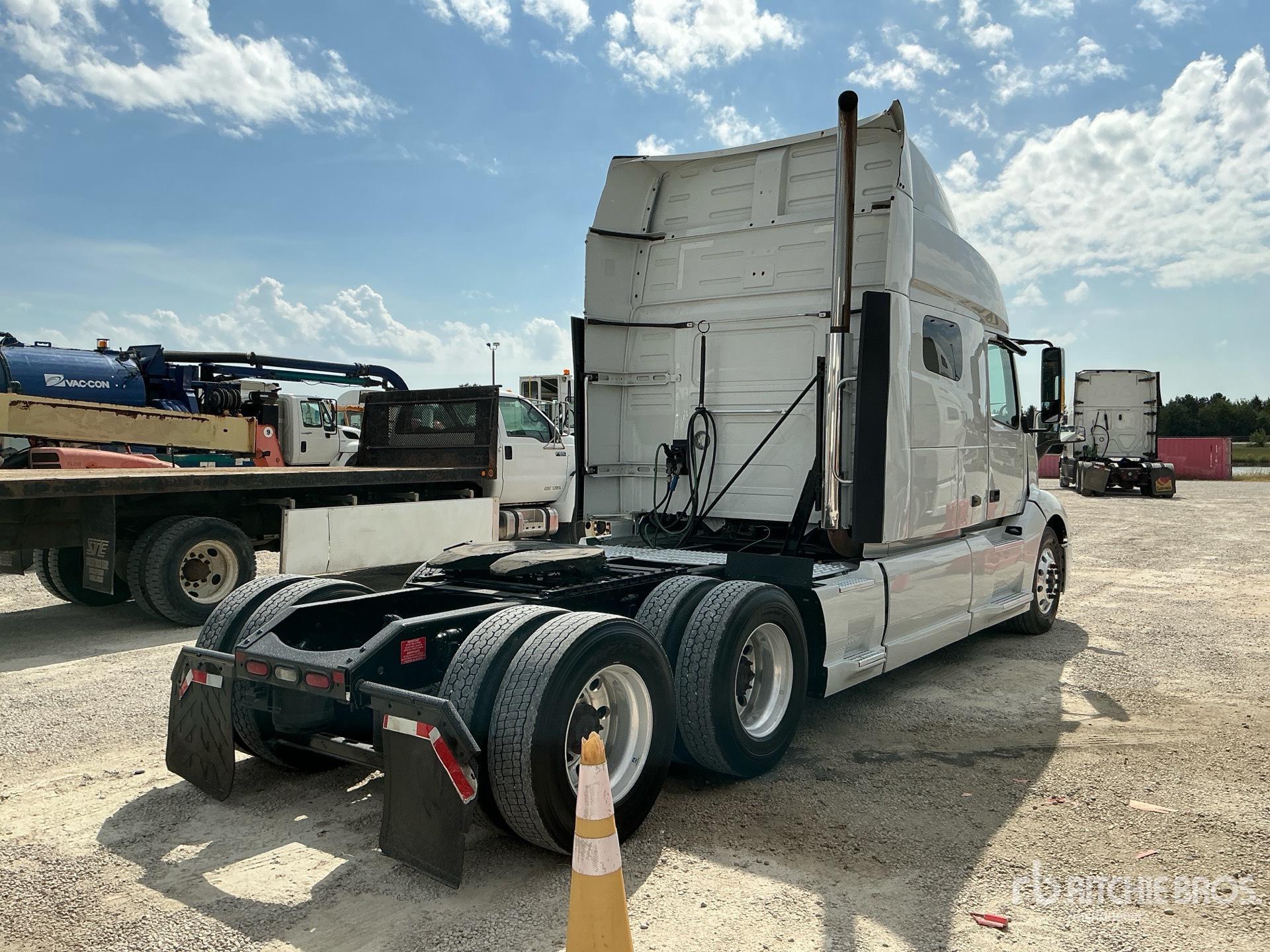 2019 Volvo VNL740