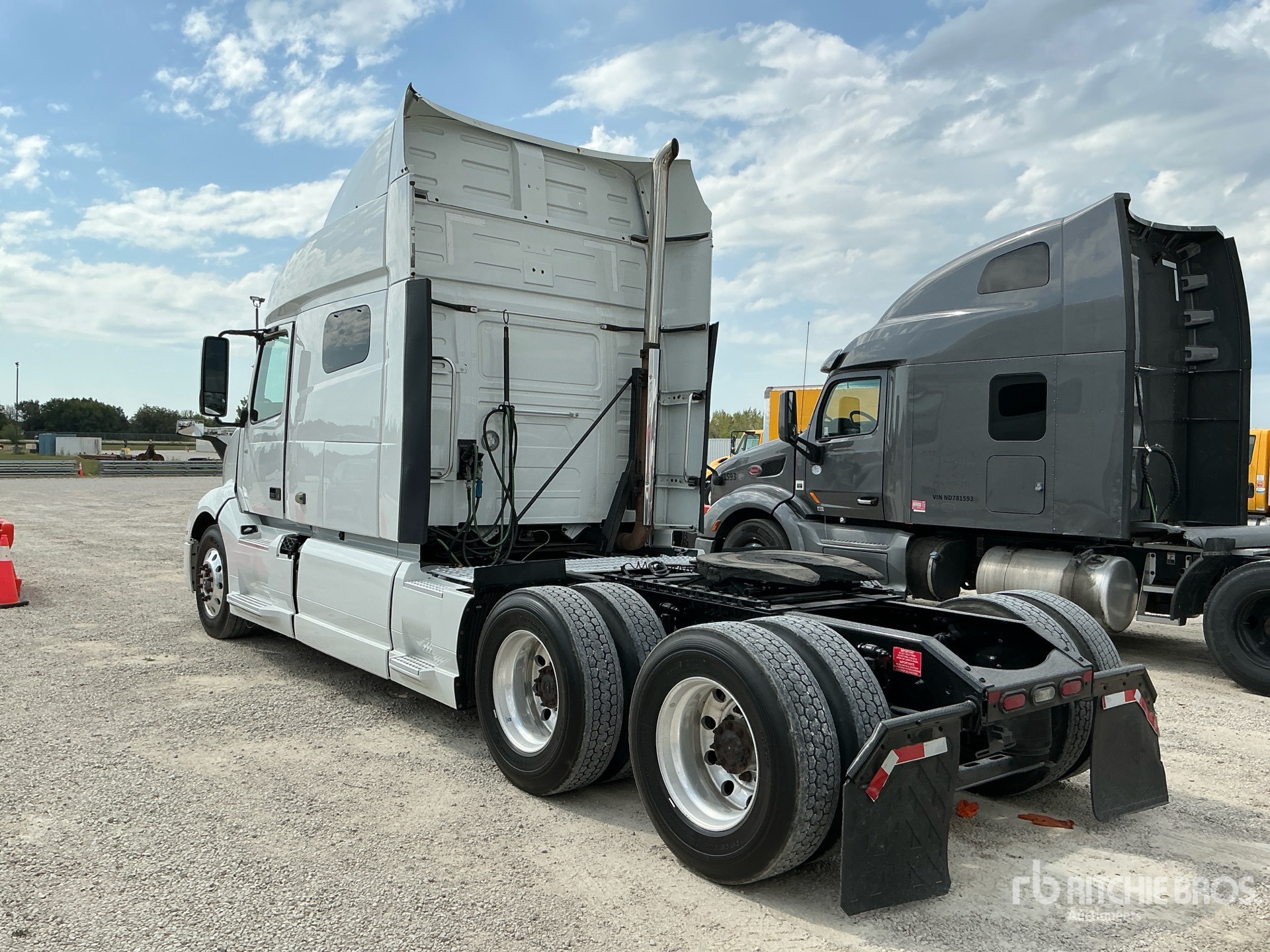2019 Volvo VNL740