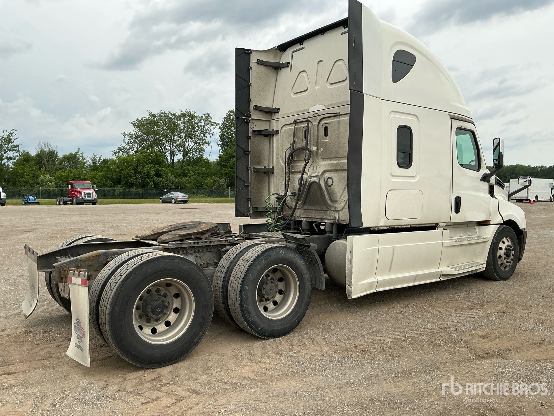 2020 Freightliner CASCADIA 126