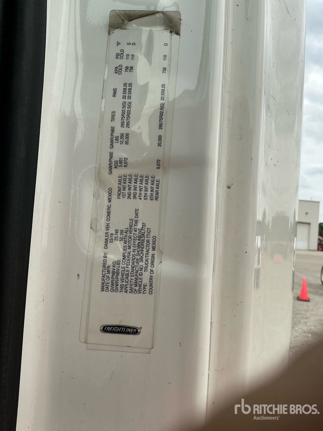 2020 Freightliner CASCADIA 126