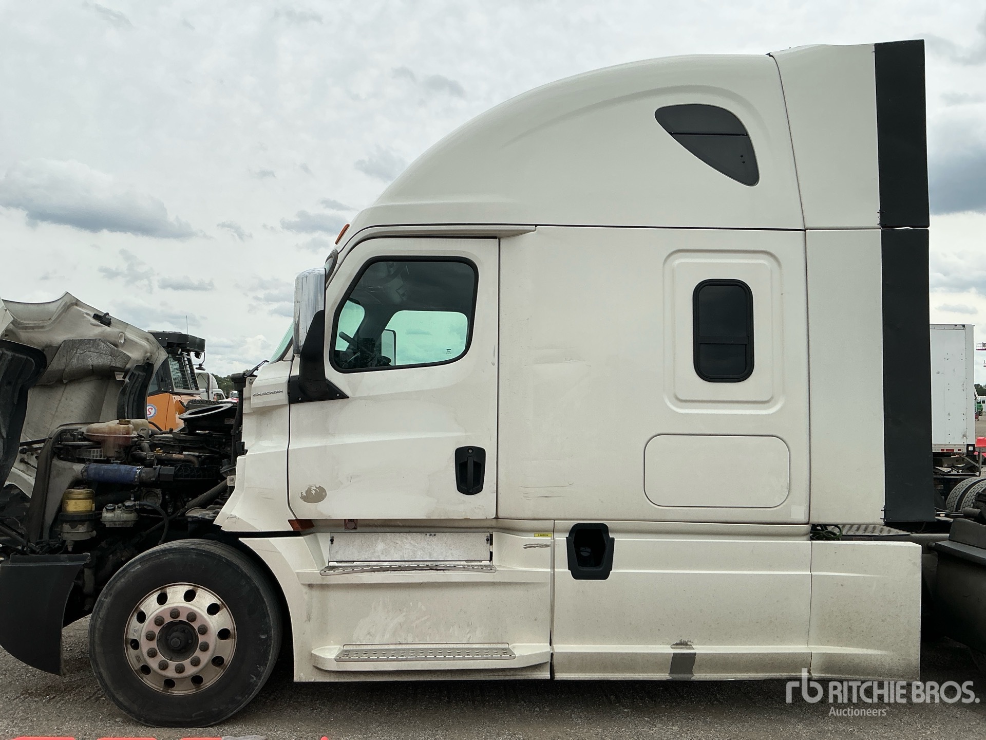 2020 Freightliner CASCADIA 126