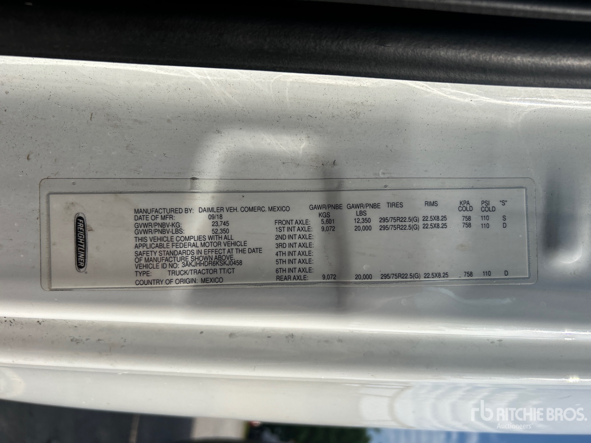 2019 Freightliner CASCADIA 126