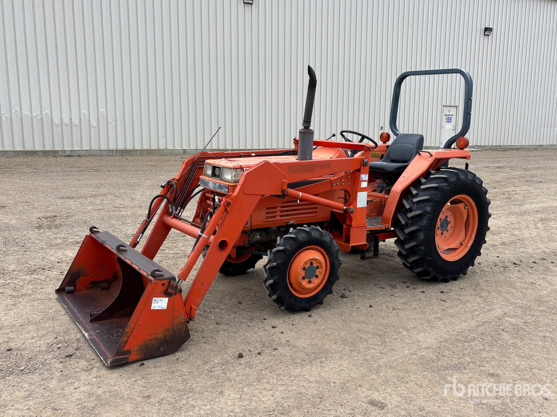 Photo of Kubota L2850