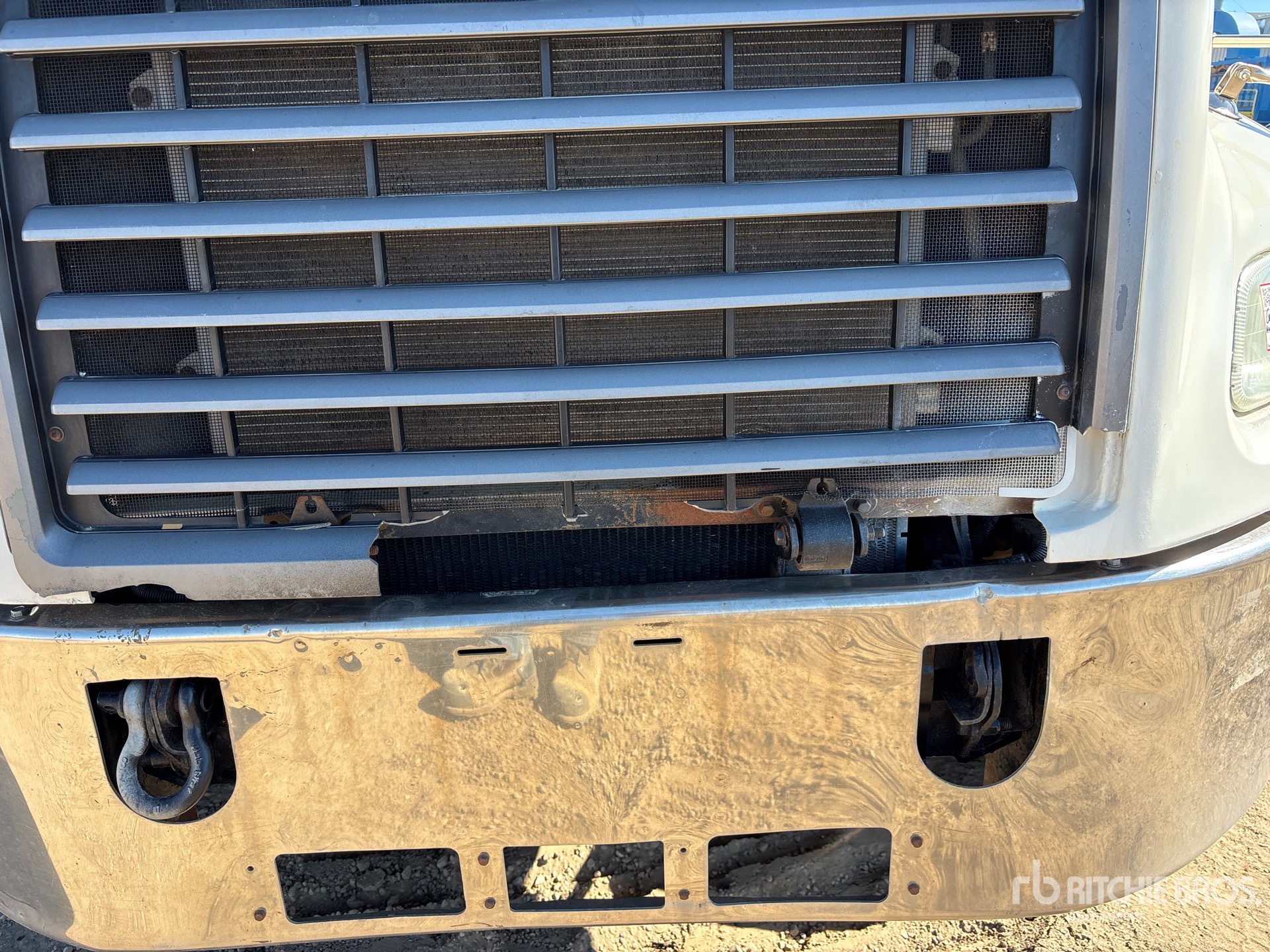 2004 Mack CX613