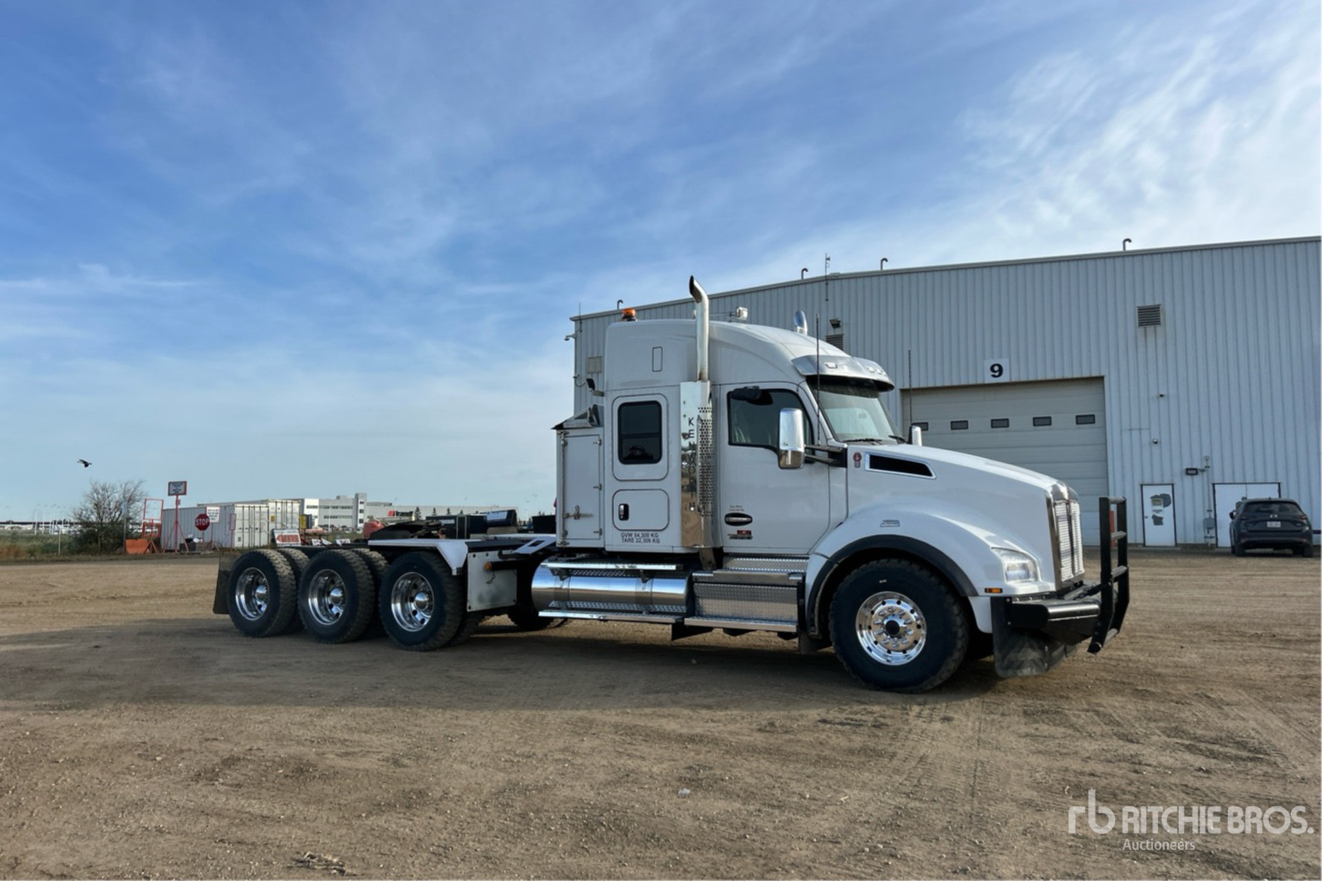 2023 Kenworth T880