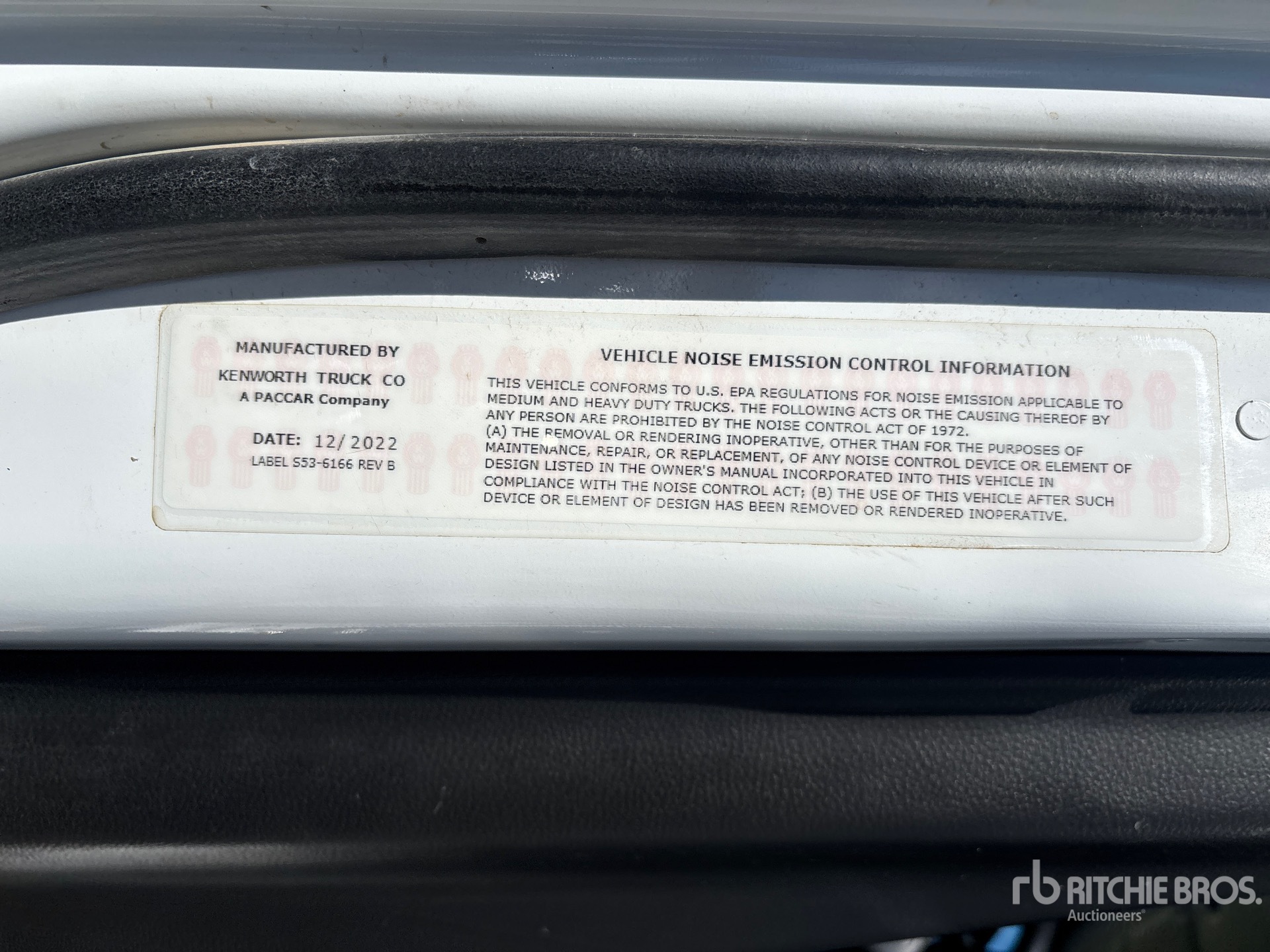 2023 Kenworth T880