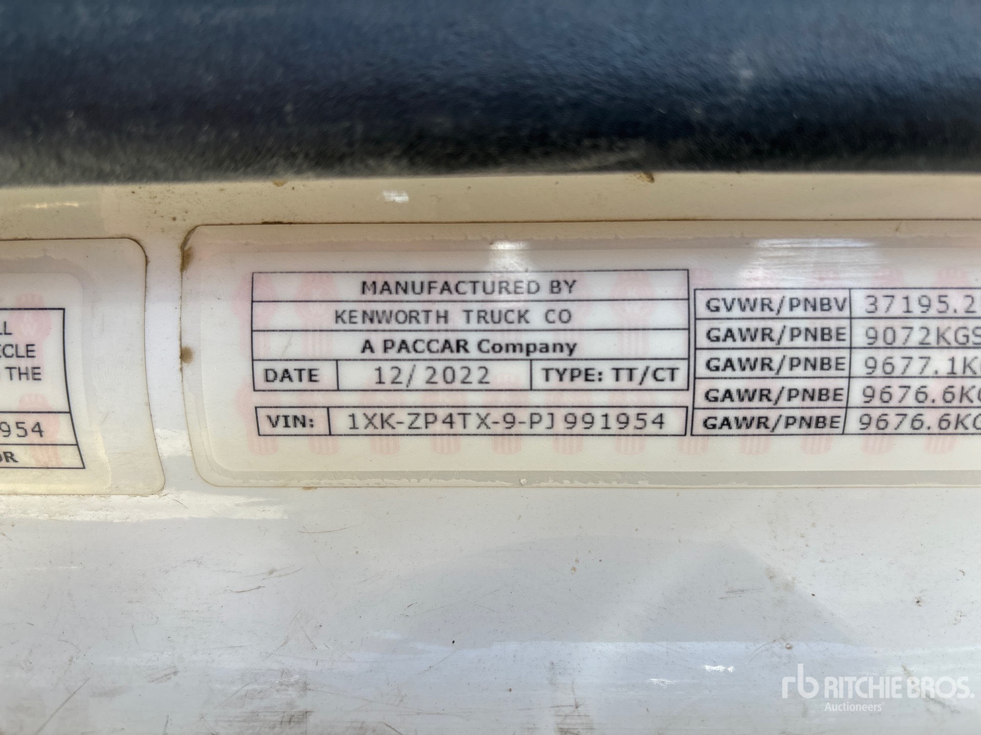 2023 Kenworth T880