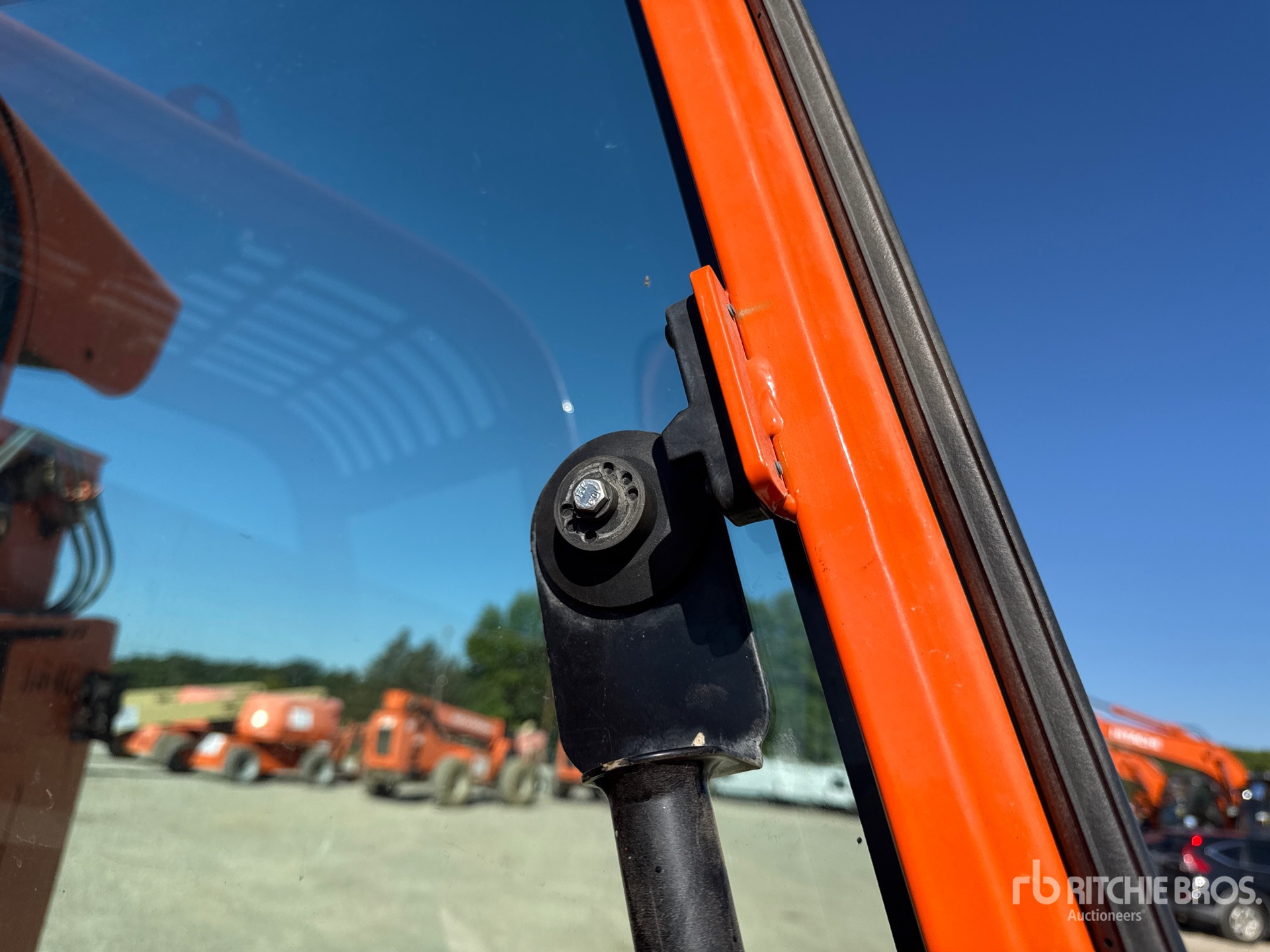 2016 JLG 8042