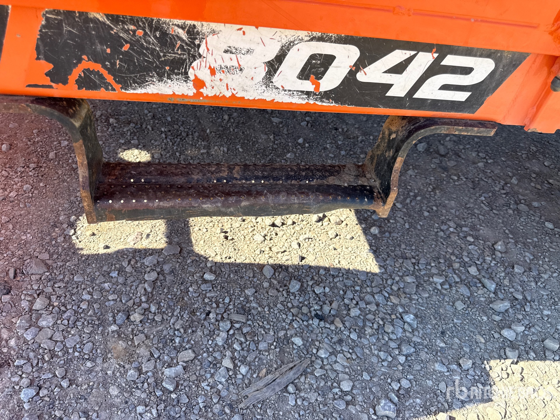 2016 JLG 8042