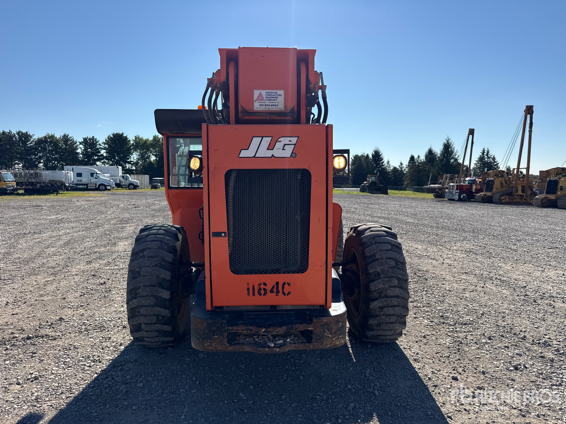 2016 JLG 8042