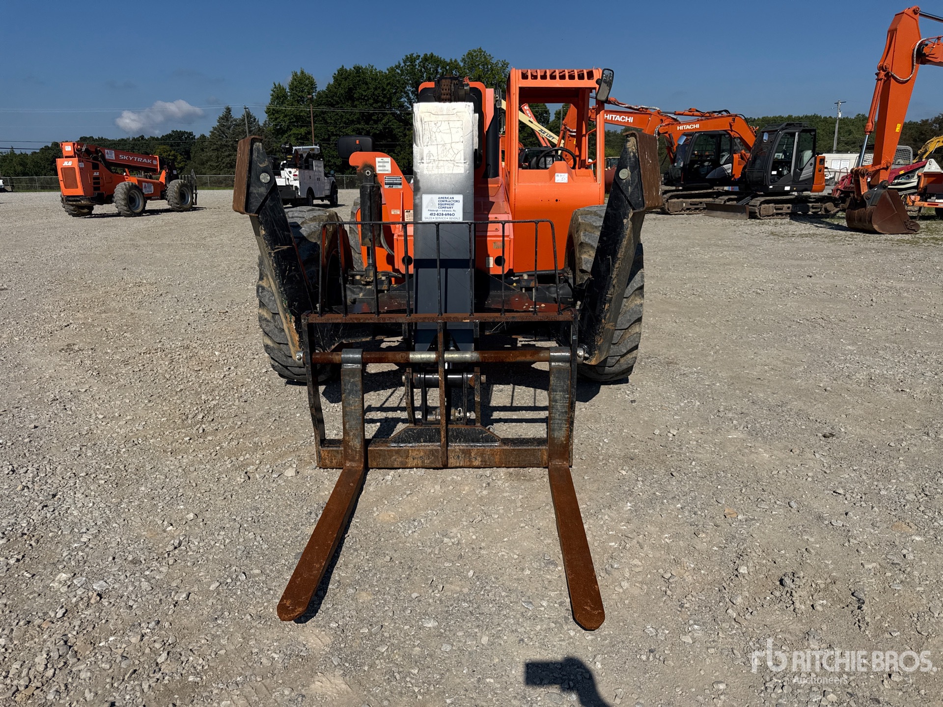 2019 JLG 10054