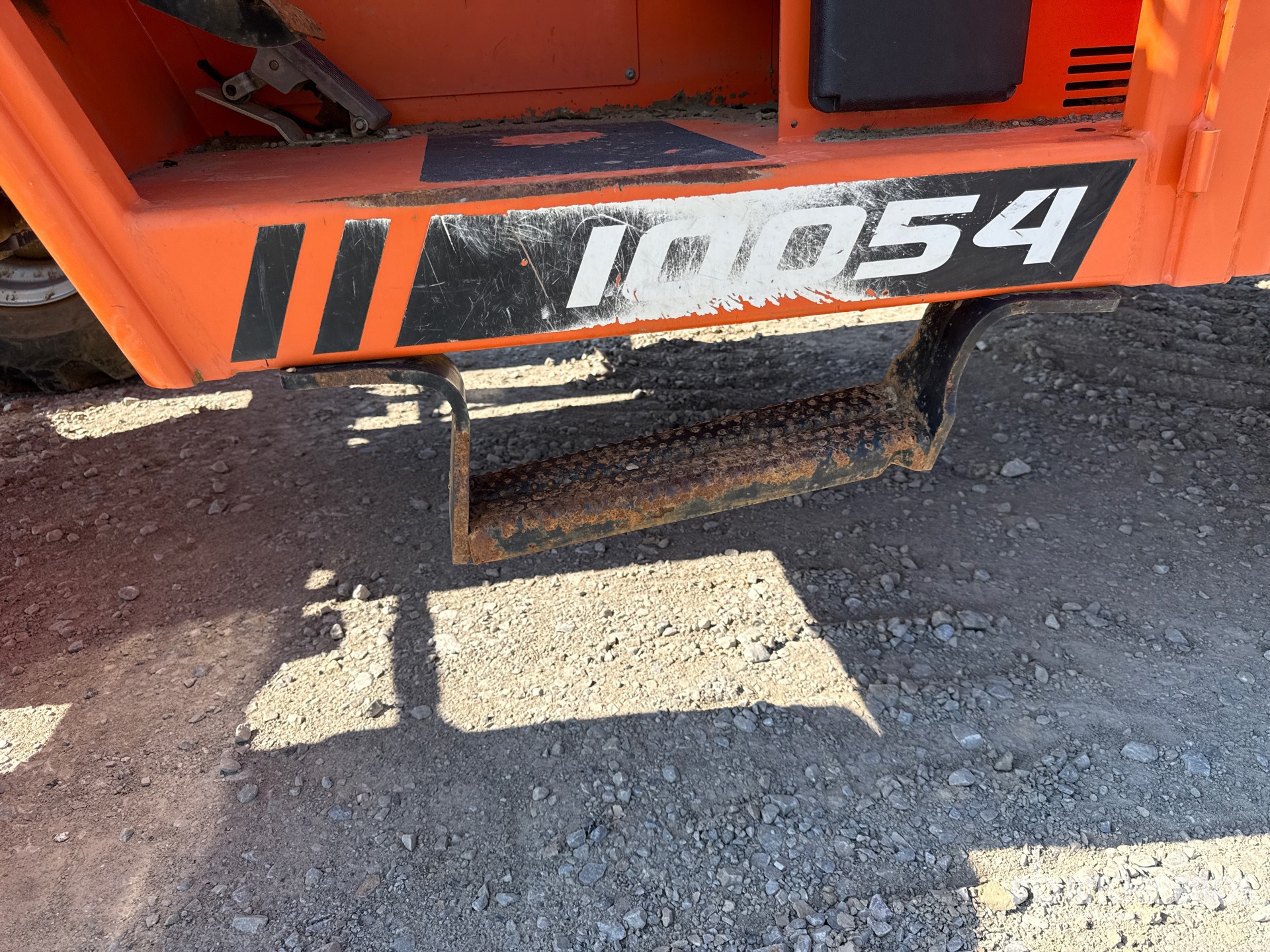 2019 JLG 10054