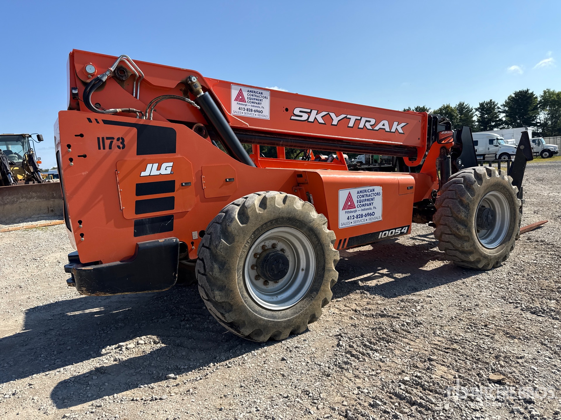 General Appearance with Picture, Right Rear Corner