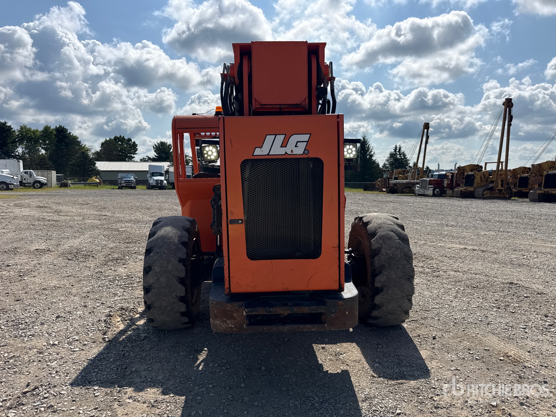 2016 JLG 8042