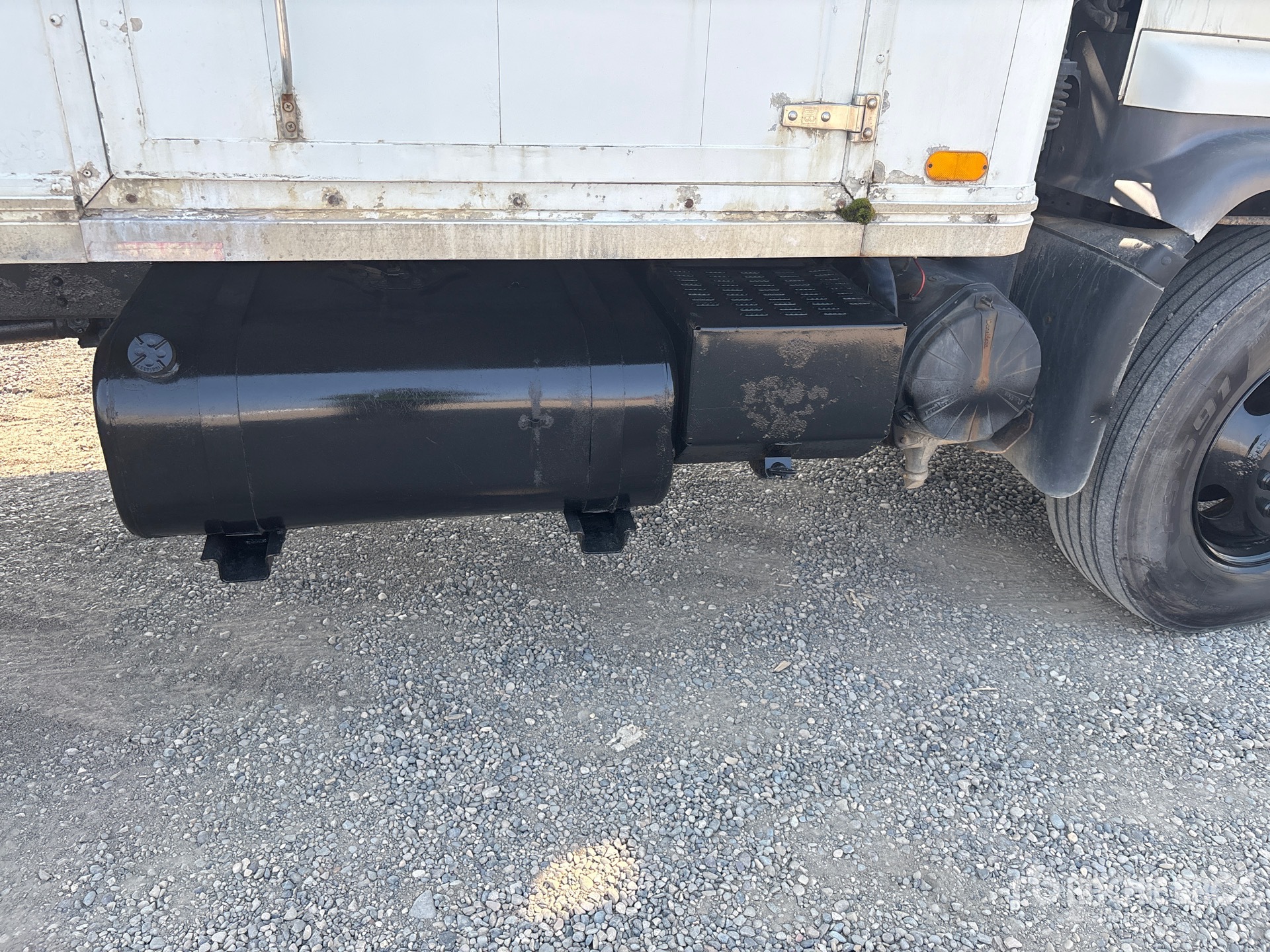 2001 GMC T7500