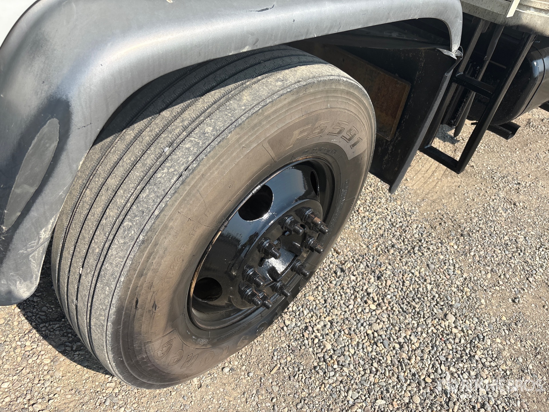 2001 GMC T7500