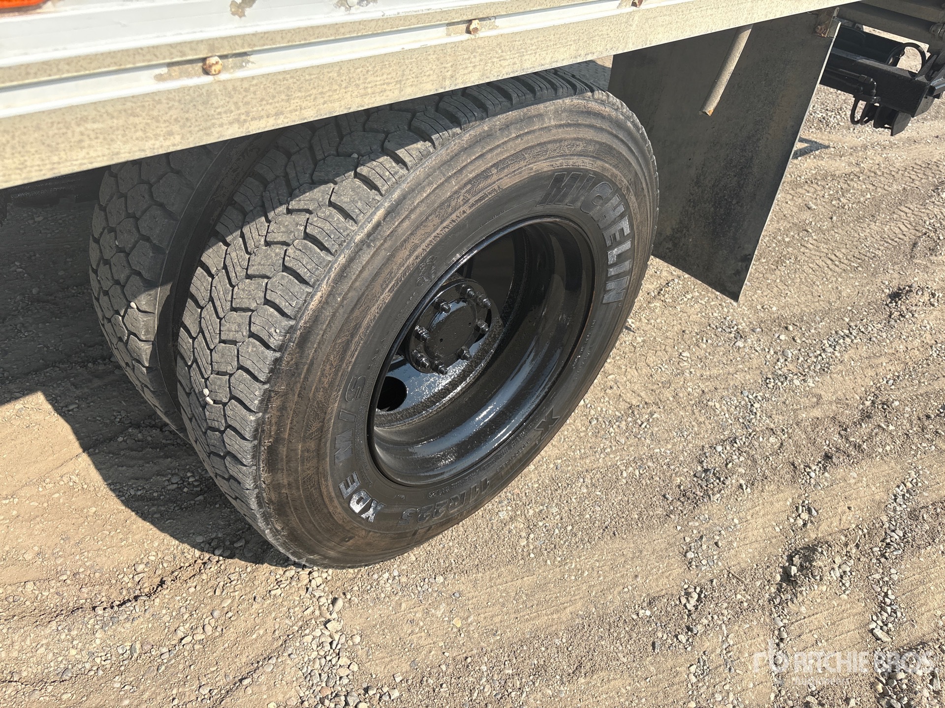 2001 GMC T7500