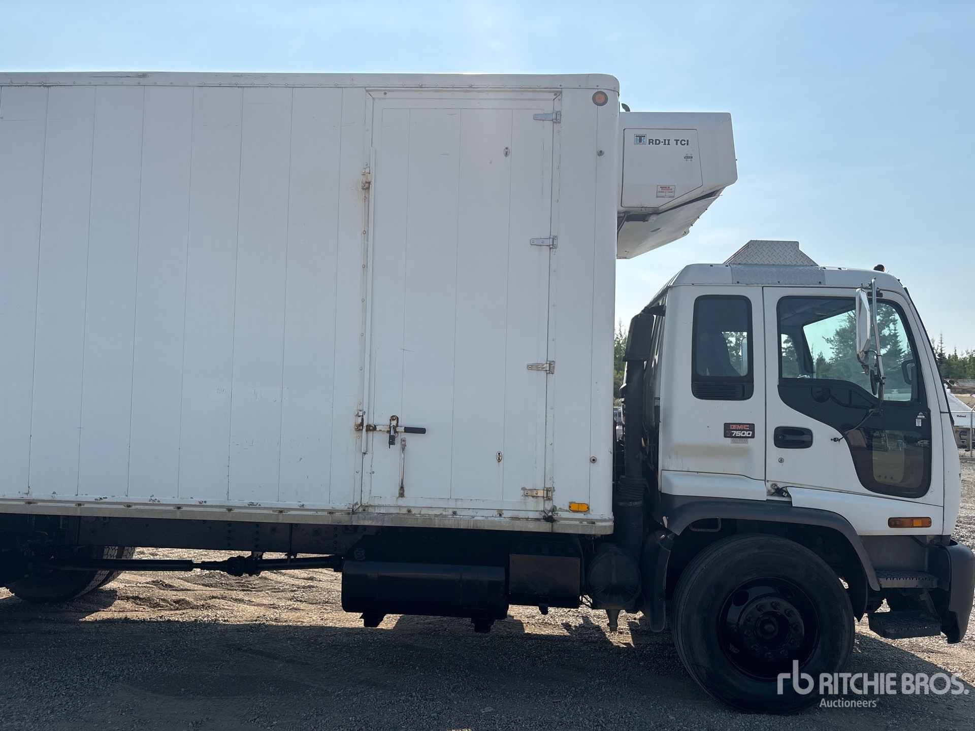 2001 GMC T7500