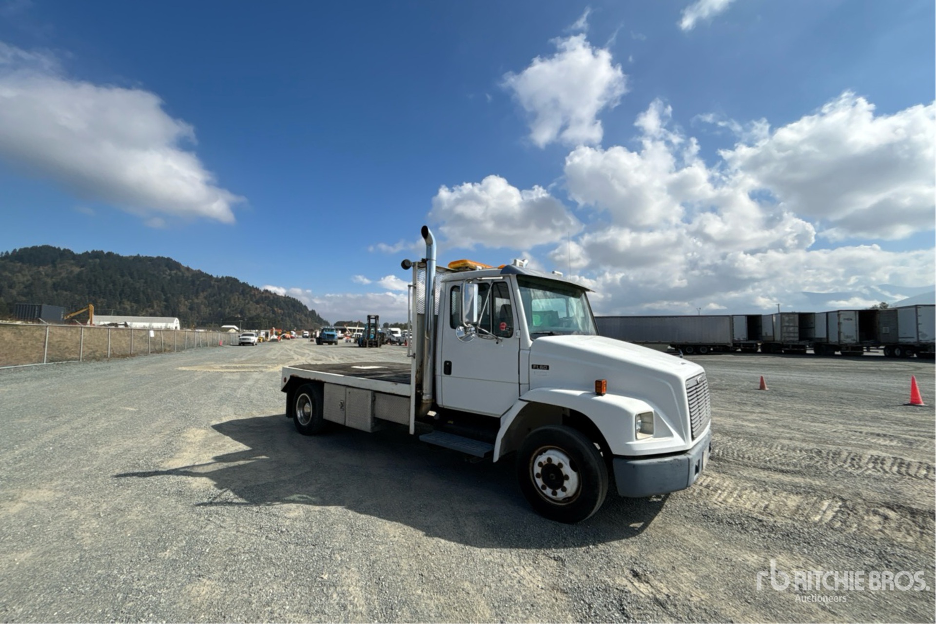2002 Freightliner FL60