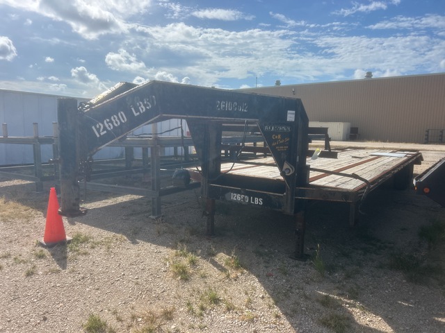 2010 Pro-Trak 32 ft T/A Gooseneck Equipment Trailer