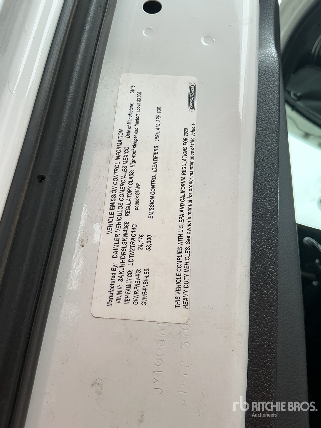 2020 Freightliner CASCADIA 126