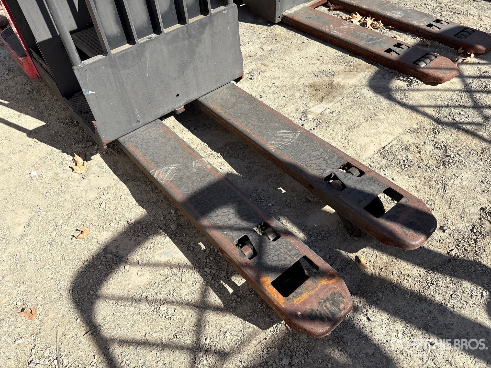 Raymond QUANTITY OF (2) 6000 LB ELECTRIC