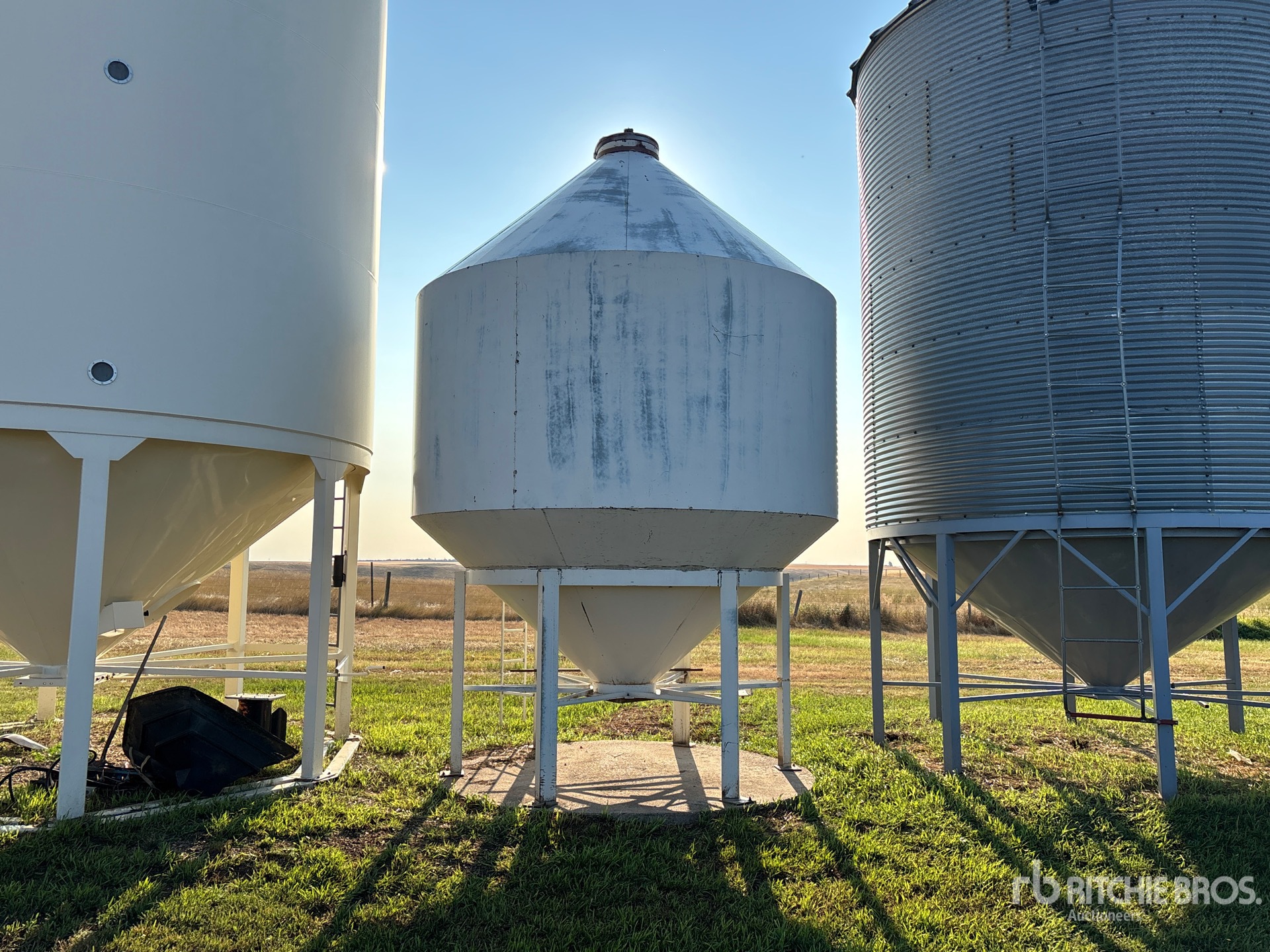 Wheatland +/- 900 bu Smooth Wall Hopper