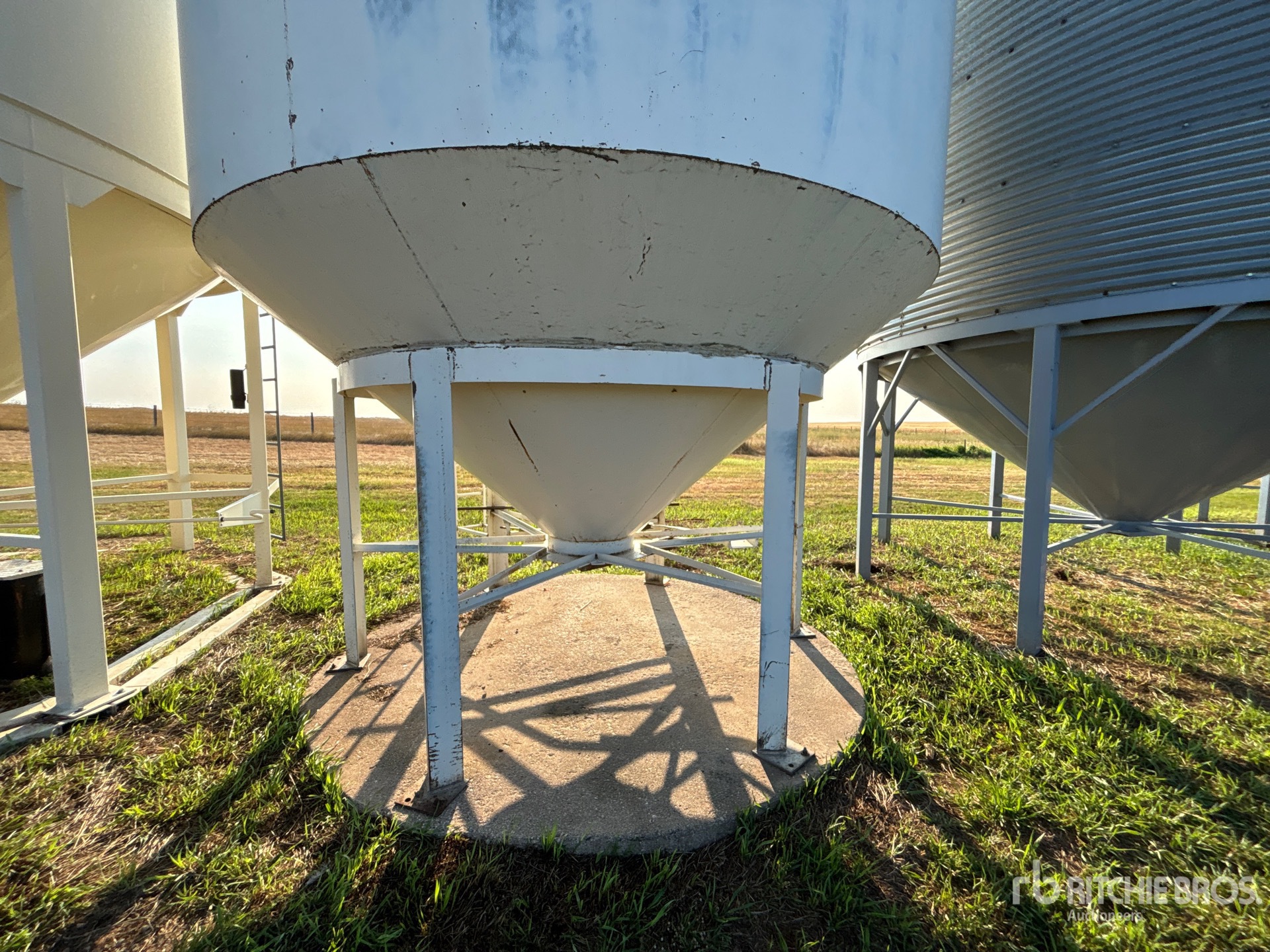 Wheatland +/- 900 bu Smooth Wall Hopper