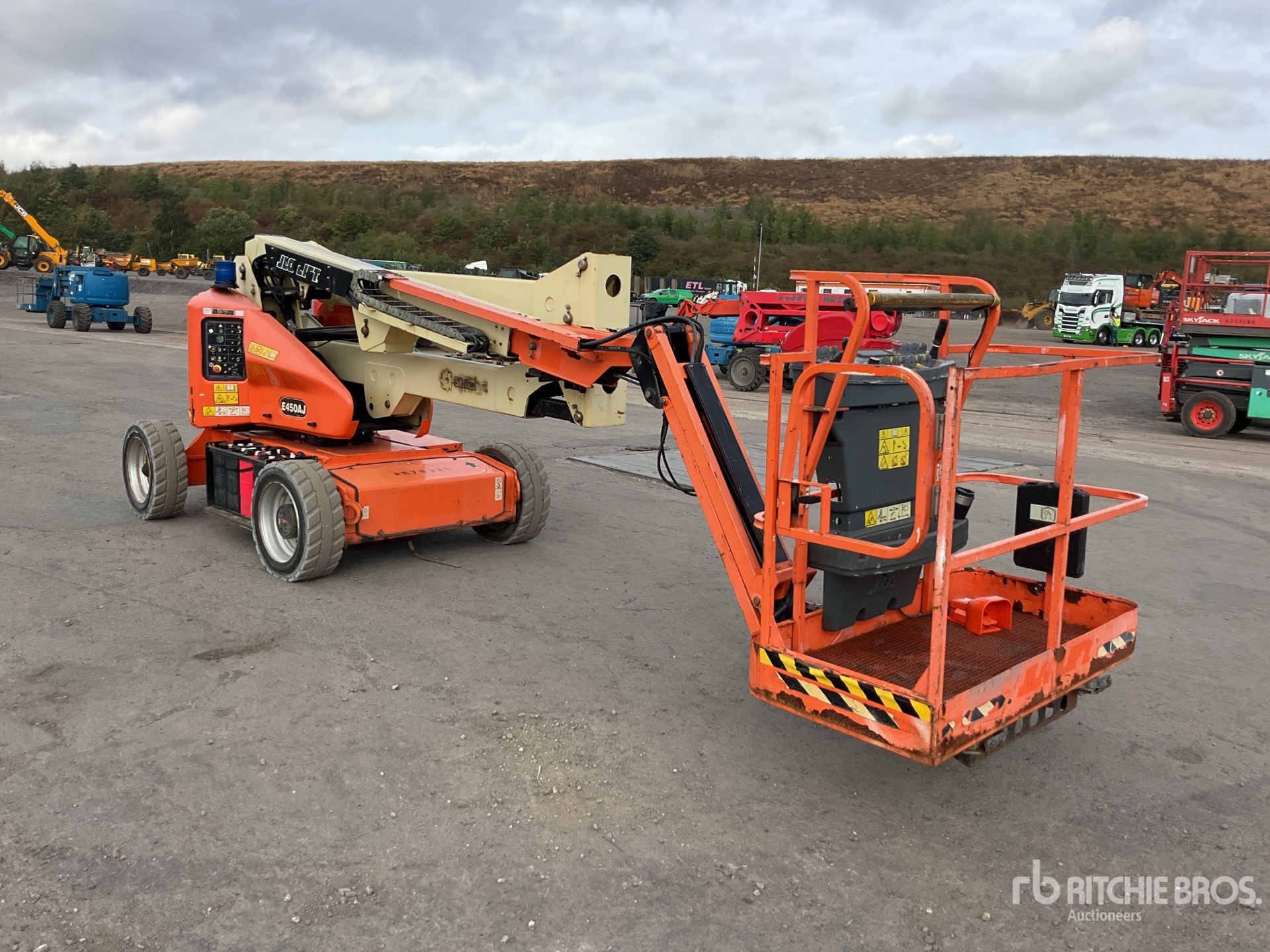2015 JLG E450AJ