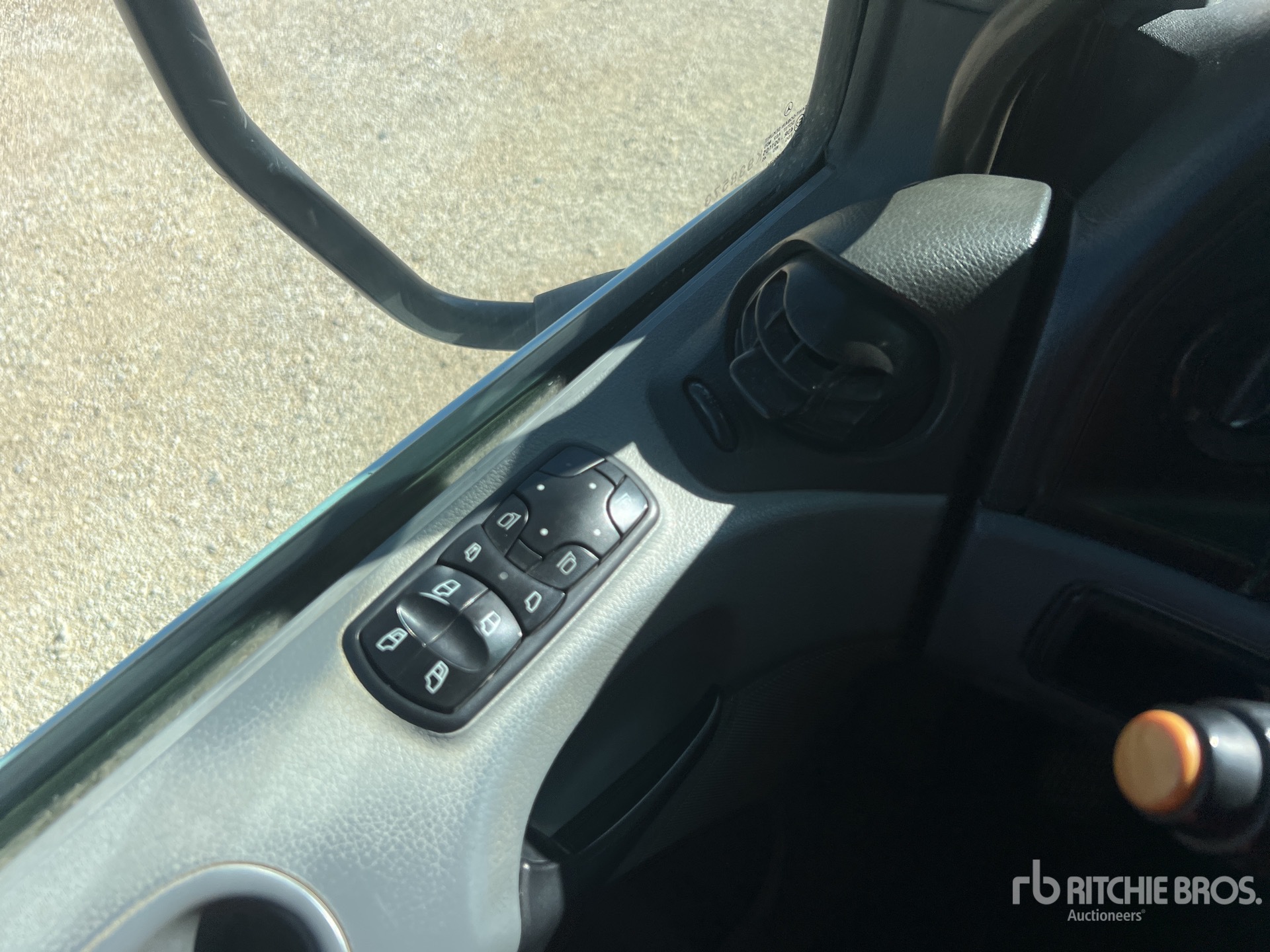 2004 Mercedes-Benz ACTROS 3336