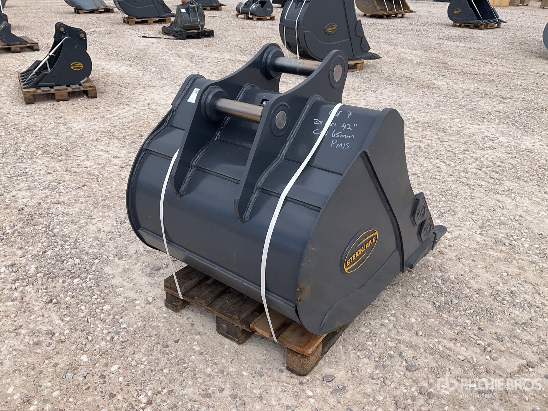 Strickland 42 IN LOADING - FITS HITACHI ZX135