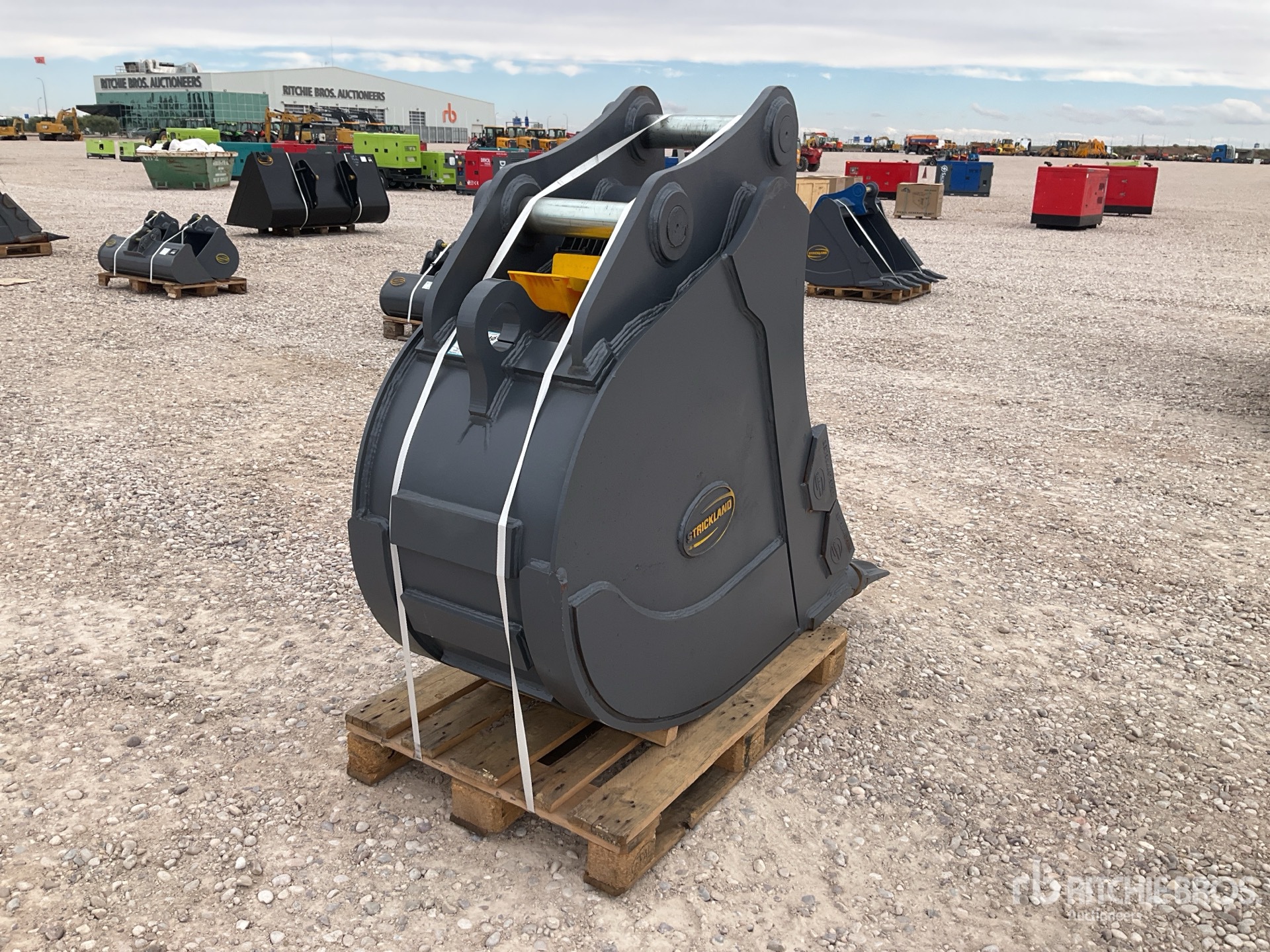 Strickland 24 IN TRENCH - FITS KOMATSU PC290