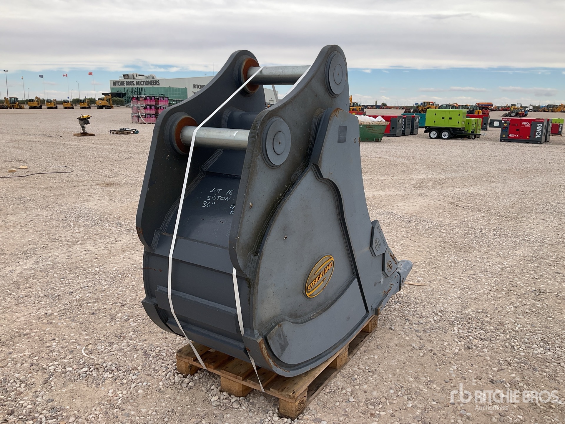 Strickland 36 IN TRENCH - FITS KOBELCO SK500
