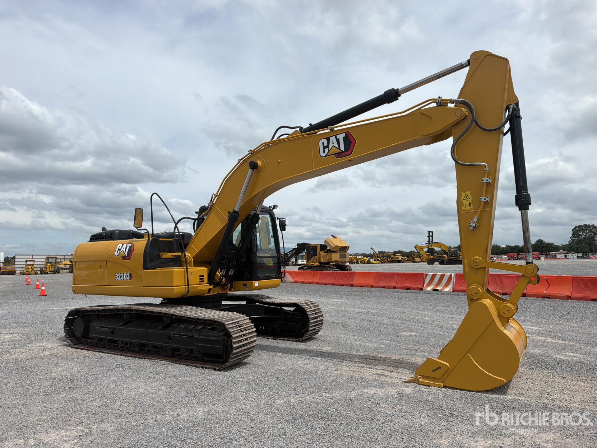 2022 Caterpillar 323D III