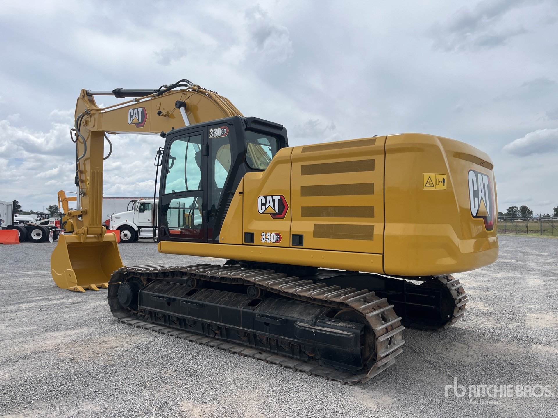 2024 Caterpillar 330 GC