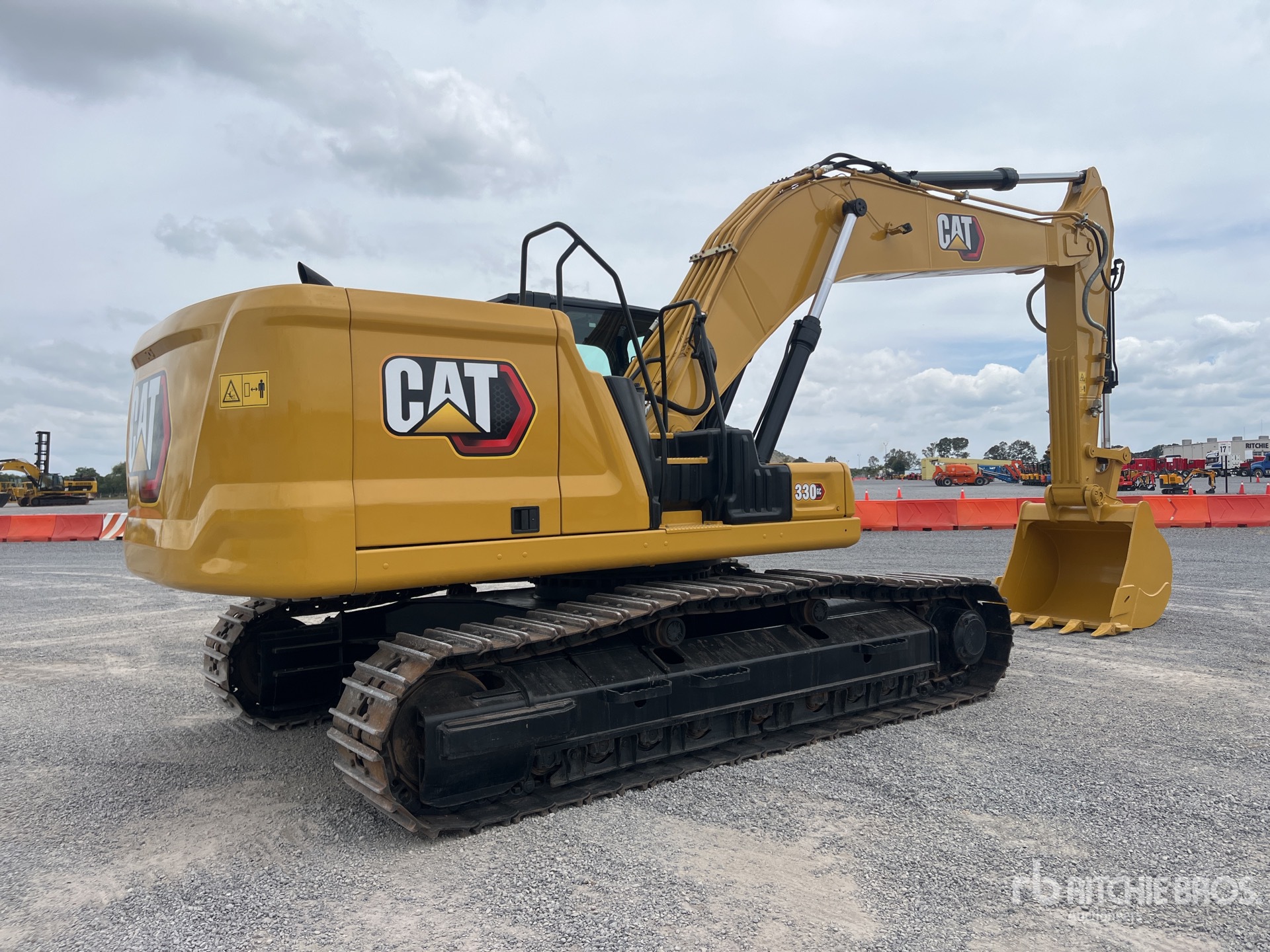 2024 Caterpillar 330 GC