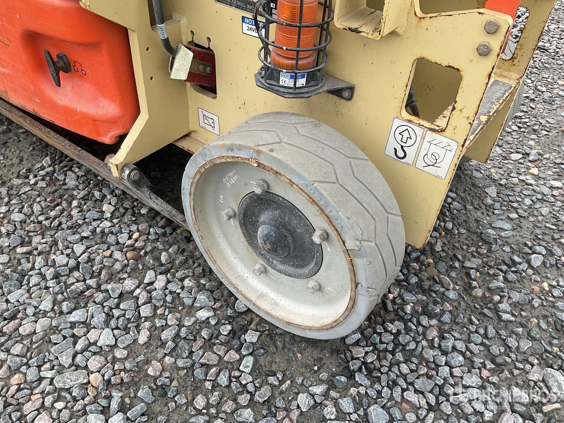 2017 JLG 2632ES