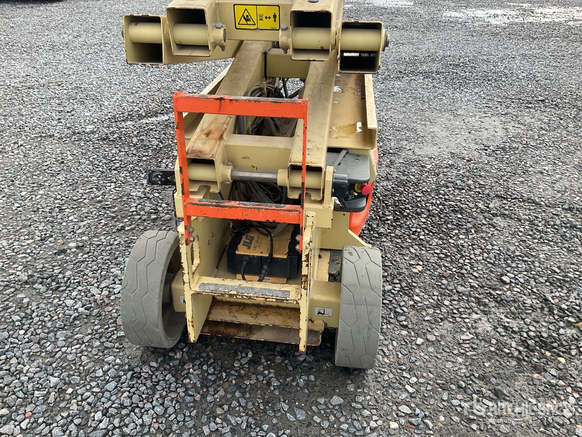 2017 JLG 2632ES