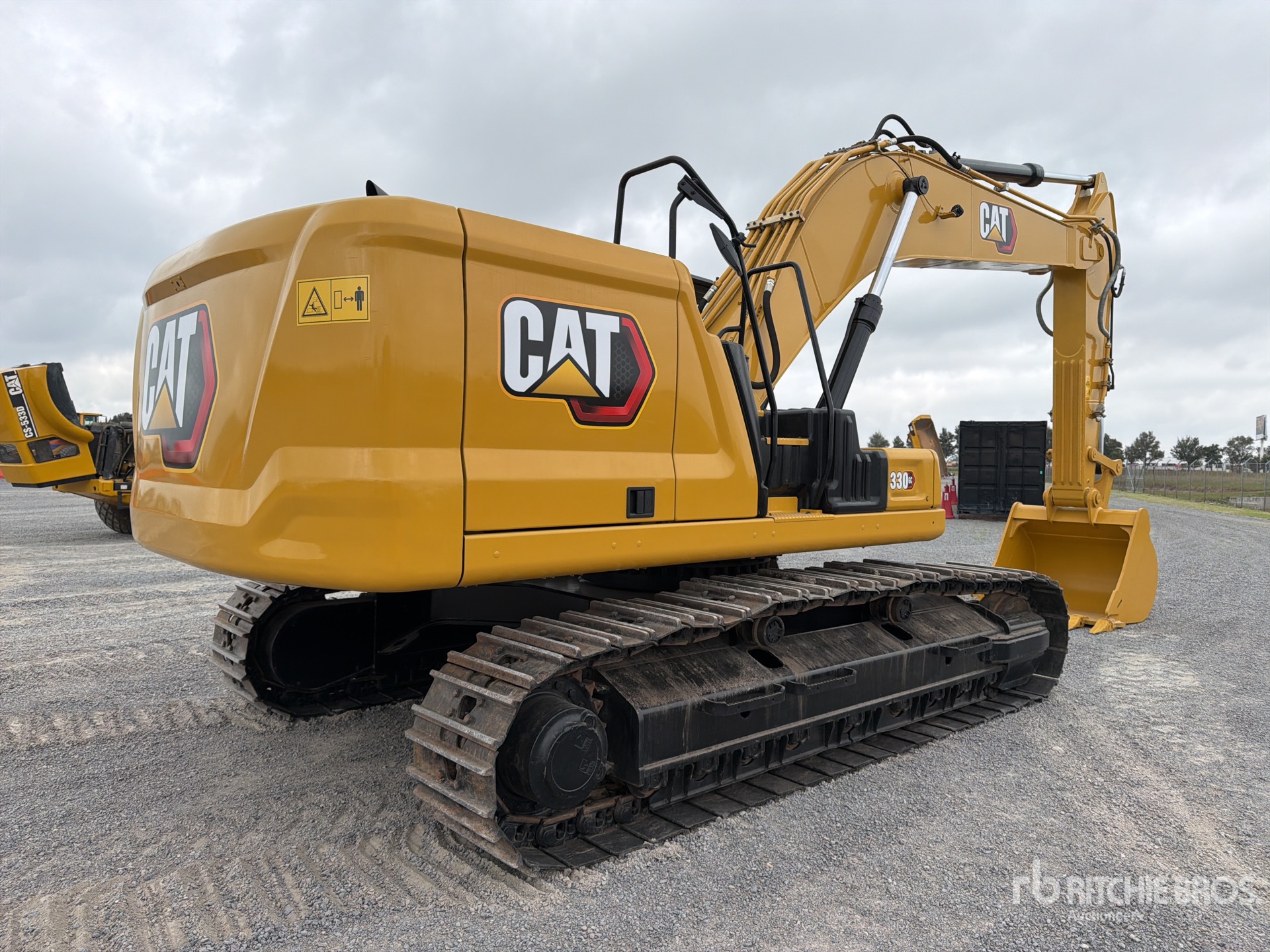 2024 Caterpillar 330 GC