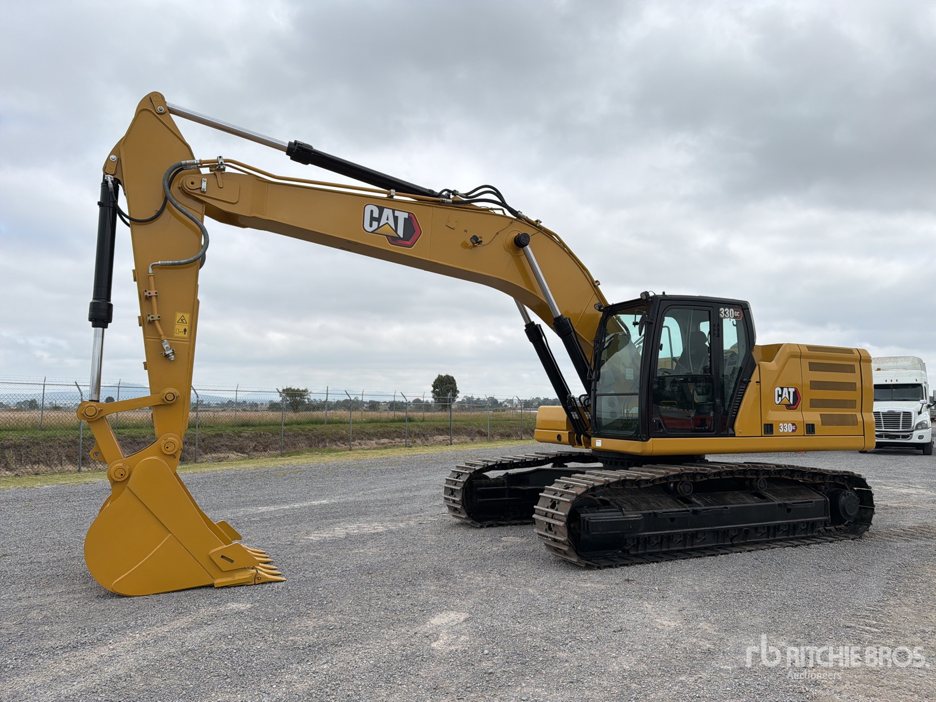 2024 Caterpillar 330 GC
