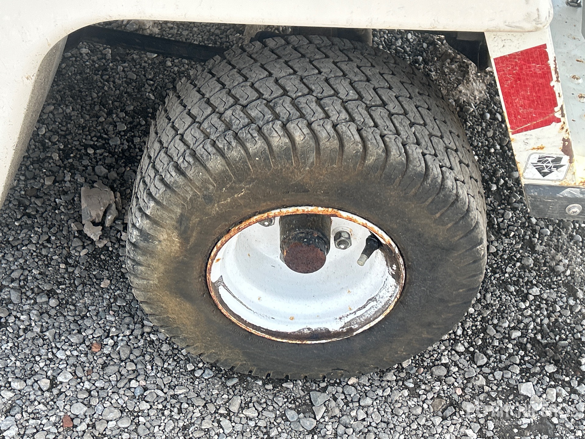 2013 Tennant  RIDE-ON LITTER
