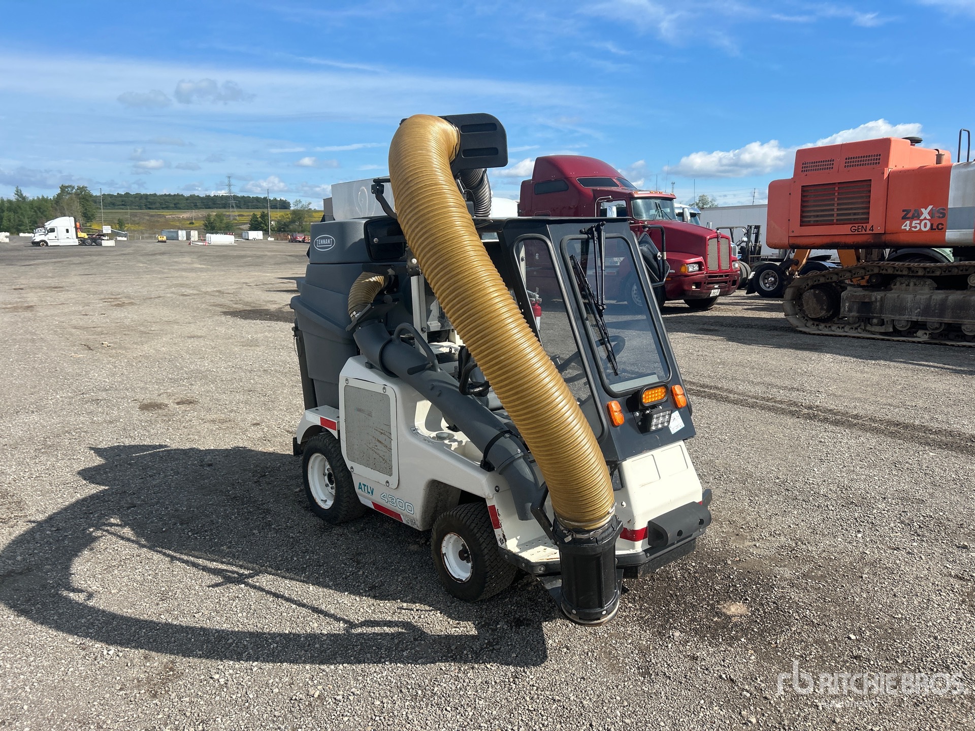 2013 Tennant  RIDE-ON LITTER