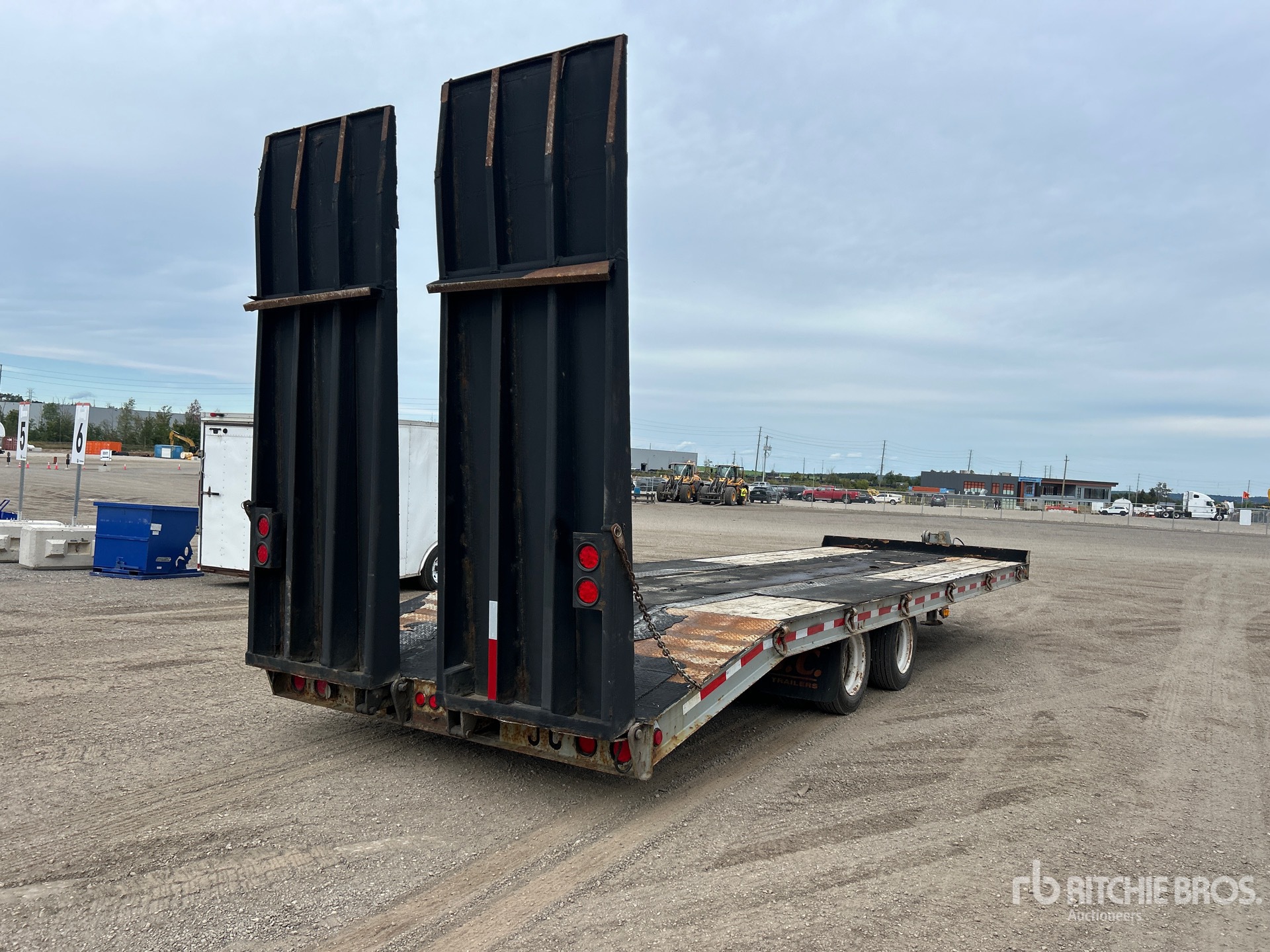 2005 J C Trailers 29 ft T/A