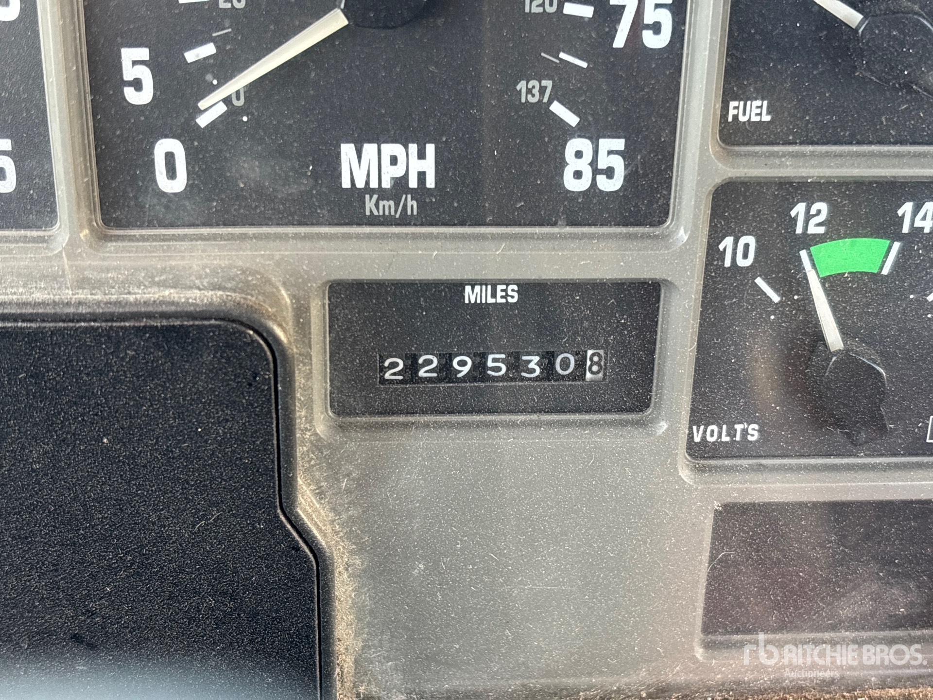 2002 International 8100
