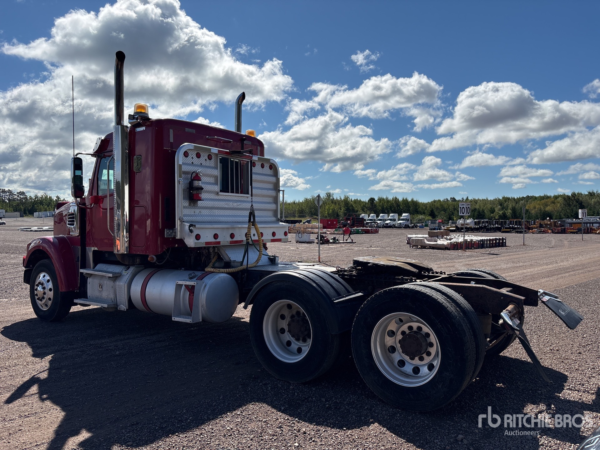 2013 Freightliner CORONADO 122