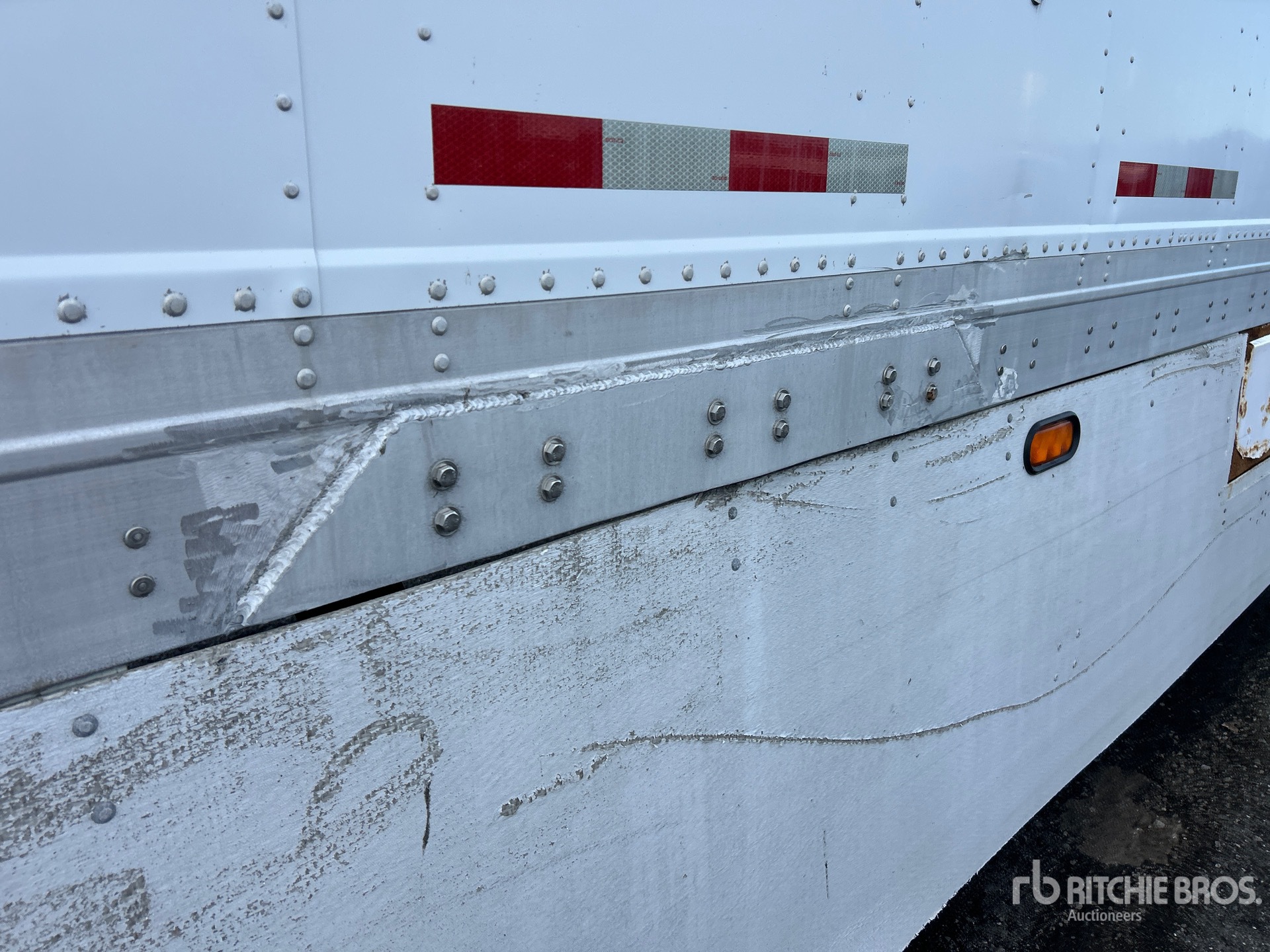 2011 Manac 53 ft T/A Heated