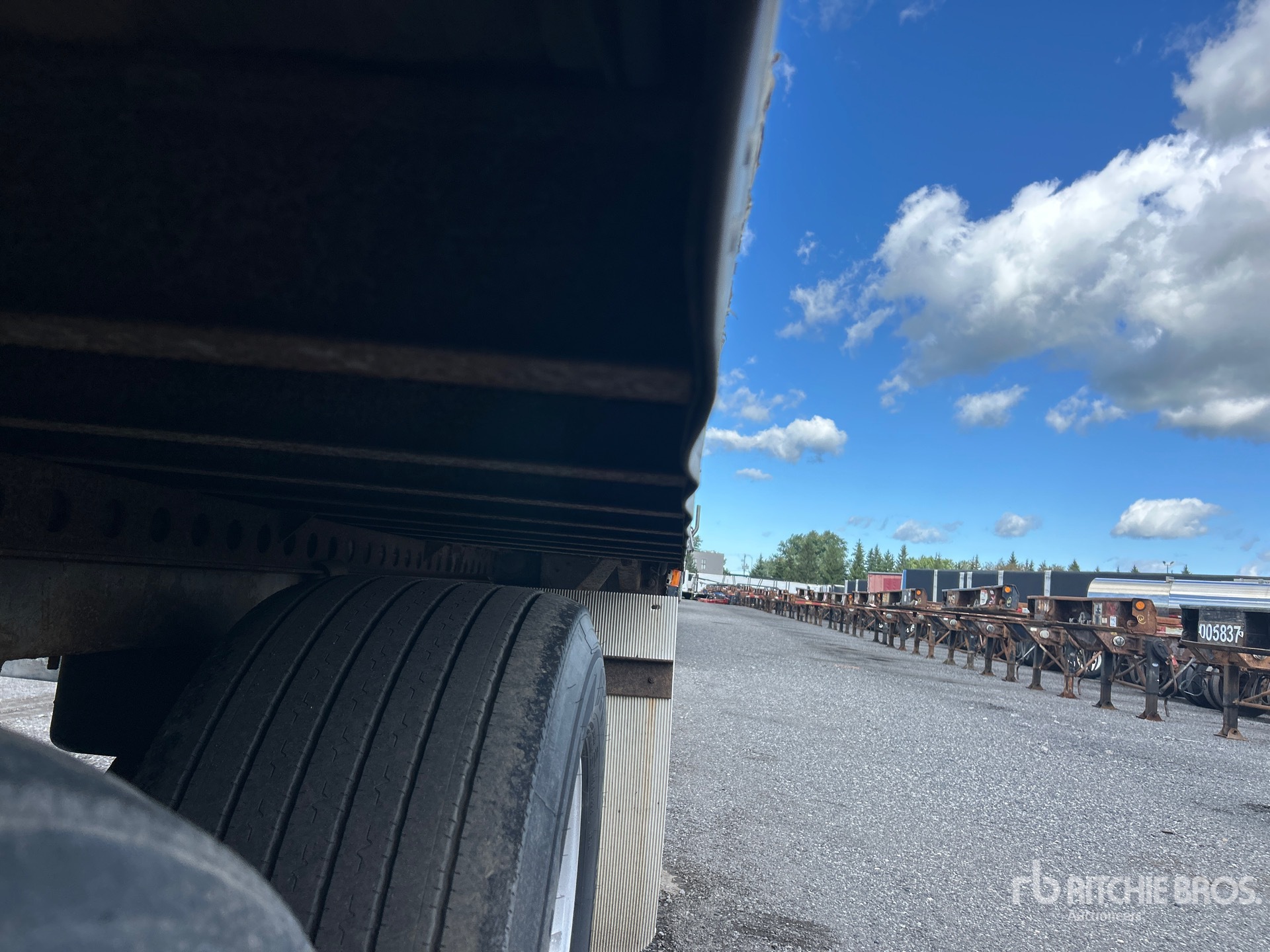 2011 Manac 53 ft T/A Heated